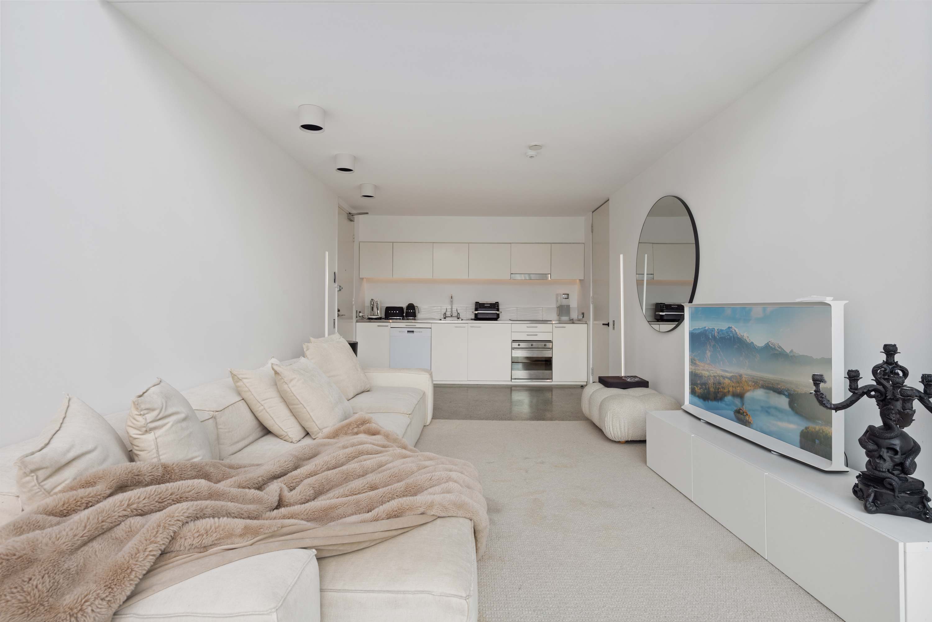 Modern Stay with Skyline Views in Darlinghurst