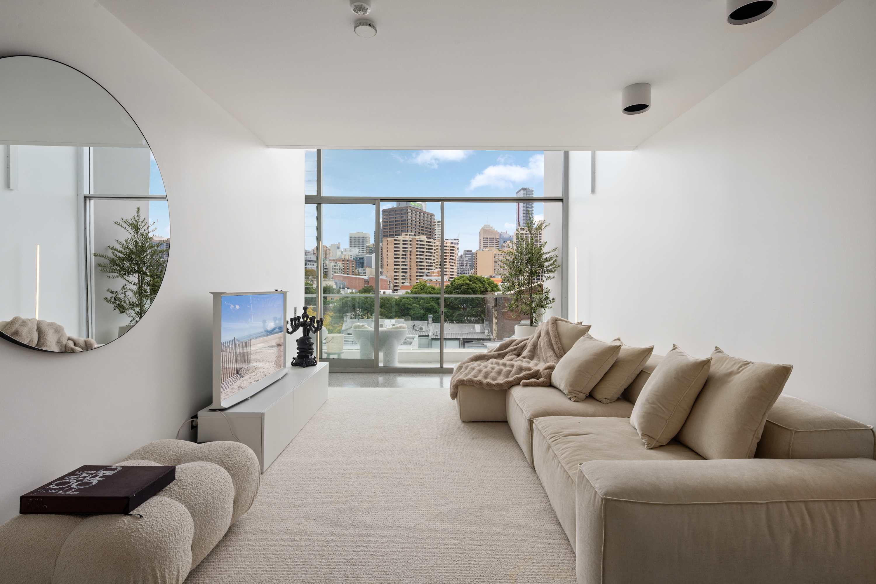 Modern Stay with Skyline Views in Darlinghurst