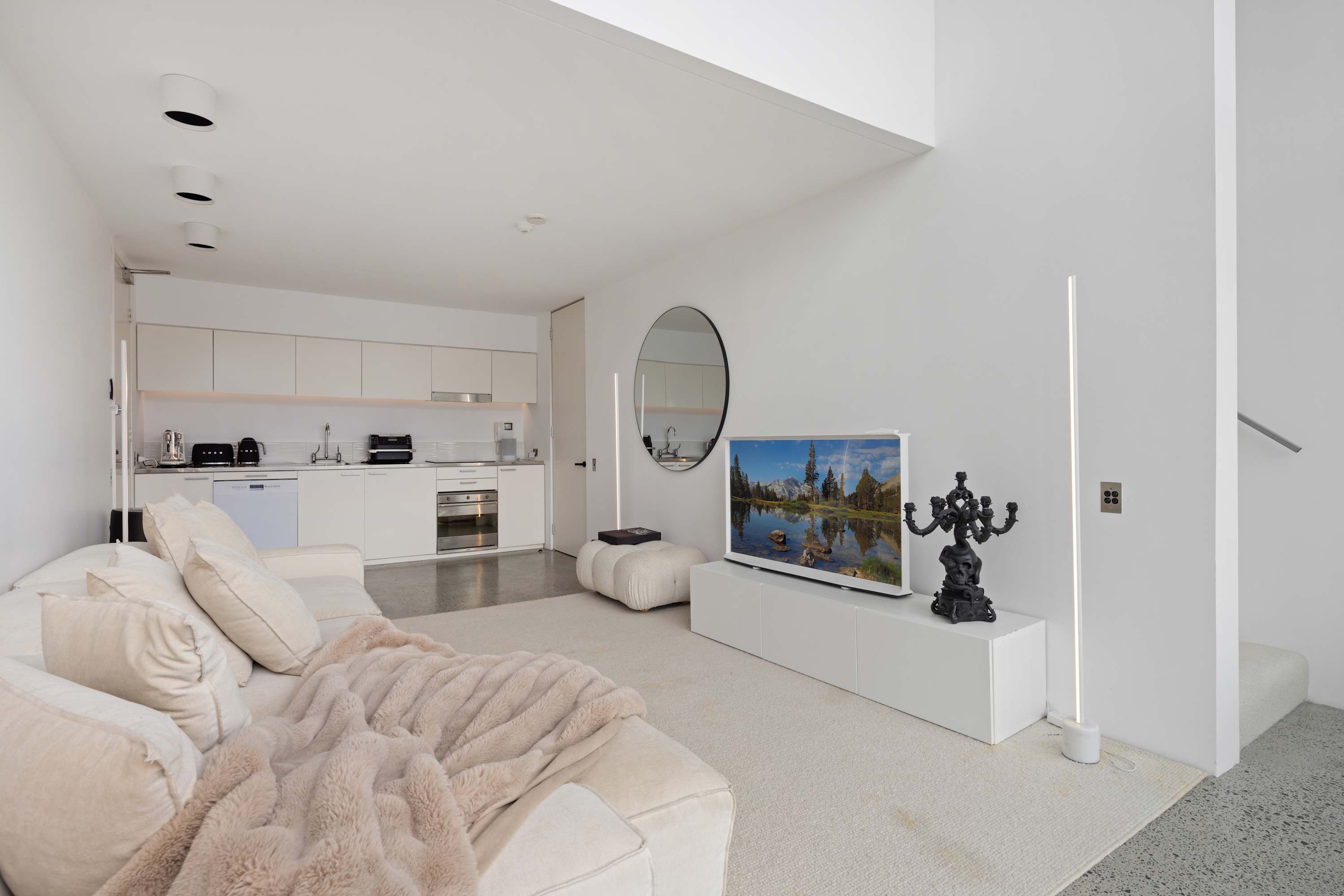 Modern Stay with Skyline Views in Darlinghurst