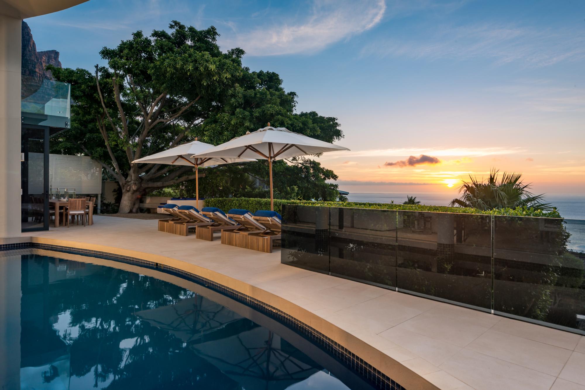 Camps Bay Luxury 5 Star 5bed w Gym Villa Majestic