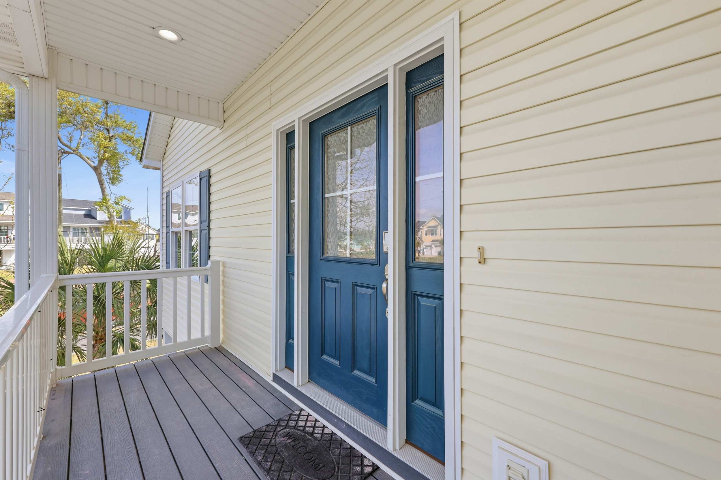 Paradise Found 2 Blocks to Beach w Air Hockey