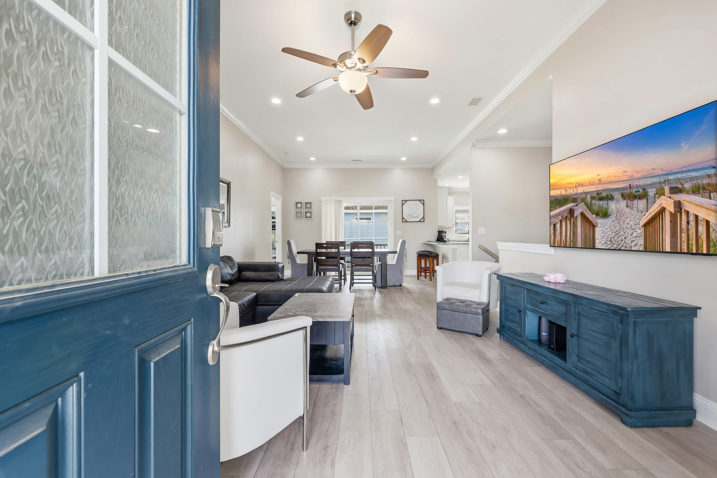 Paradise Found 2 Blocks to Beach w Air Hockey