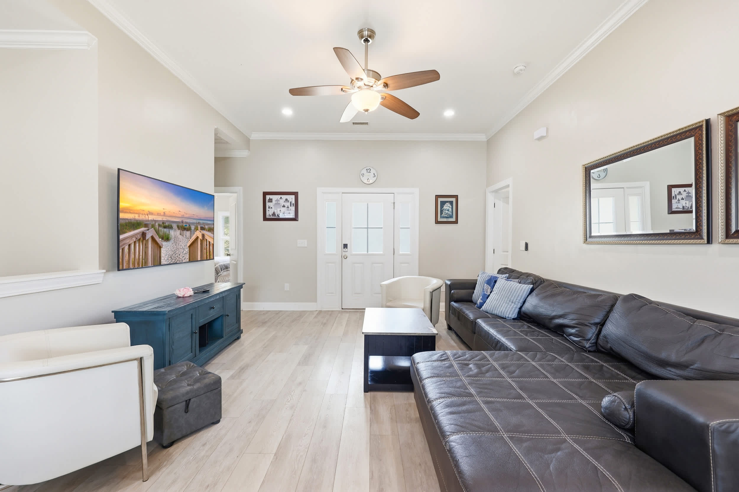 Paradise Found 2 Blocks to Beach w Air Hockey