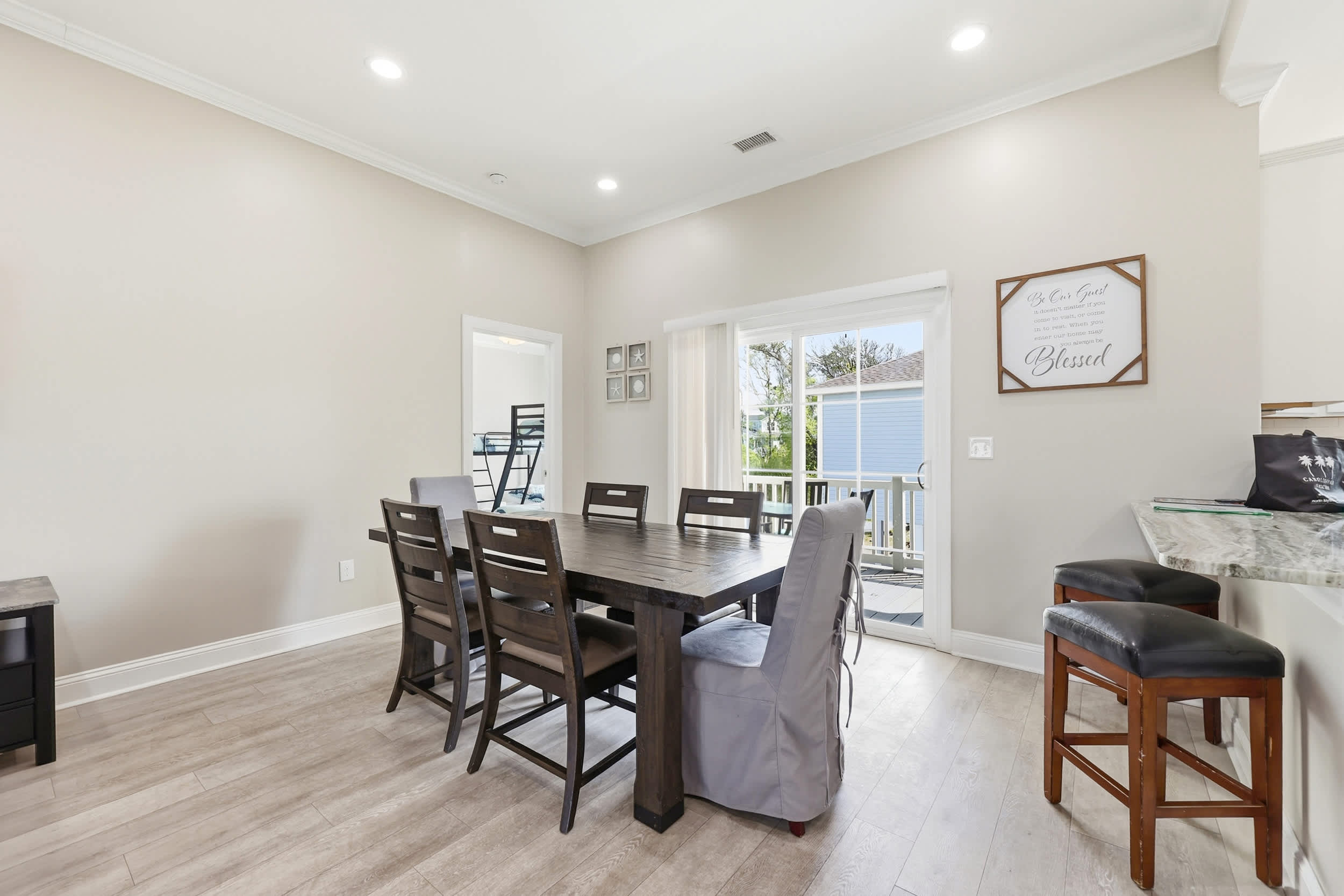 Paradise Found 2 Blocks to Beach w Air Hockey