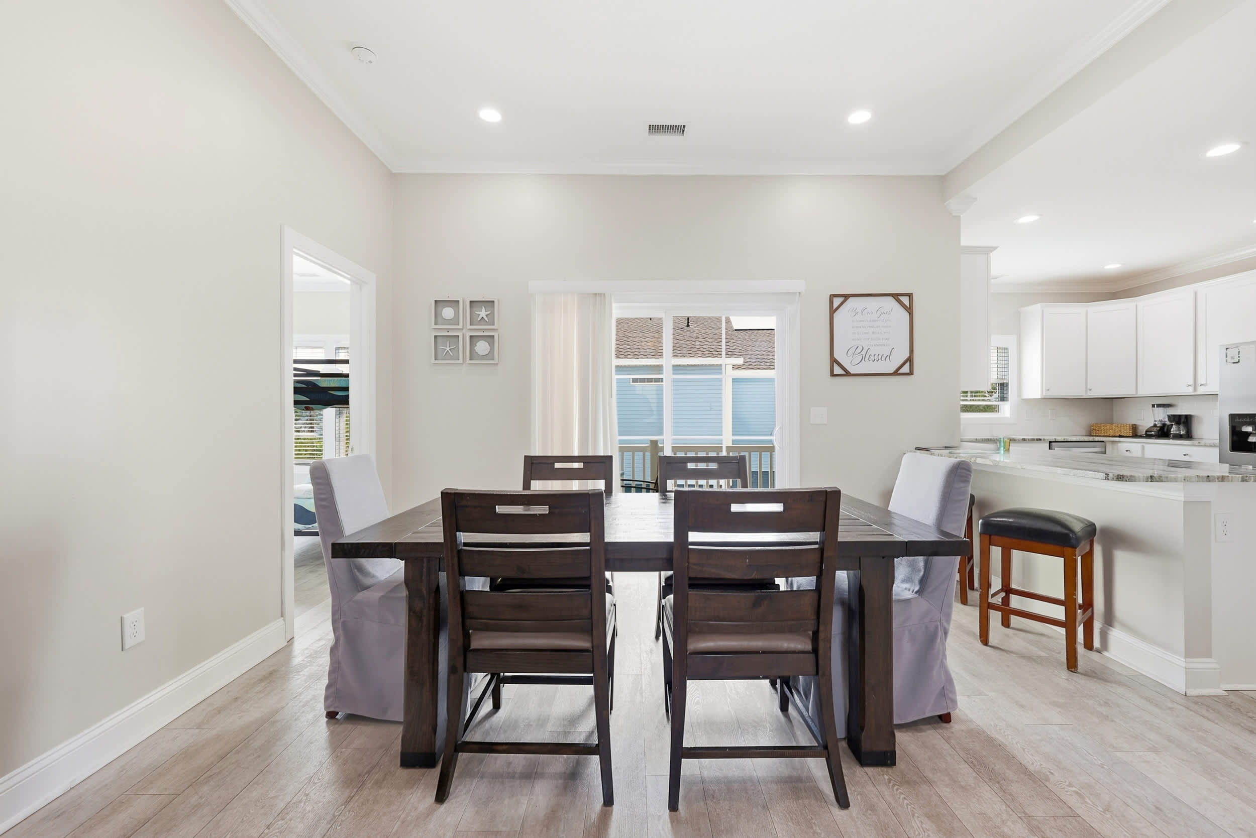 Paradise Found 2 Blocks to Beach w Air Hockey