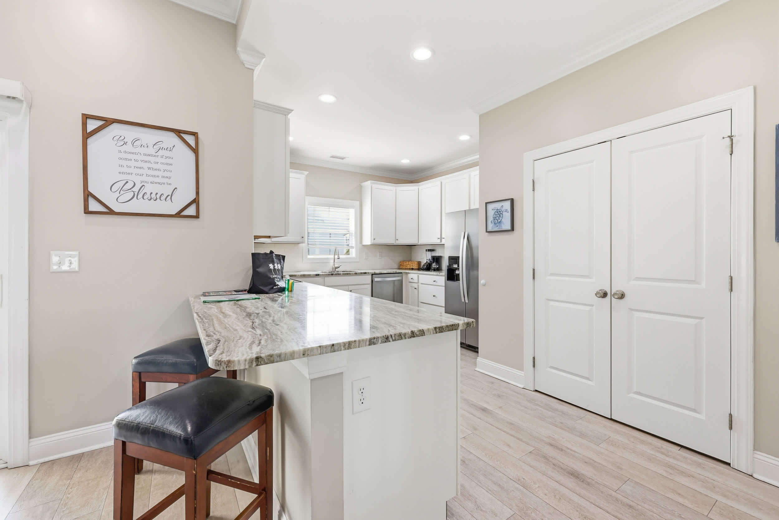 Paradise Found 2 Blocks to Beach w Air Hockey