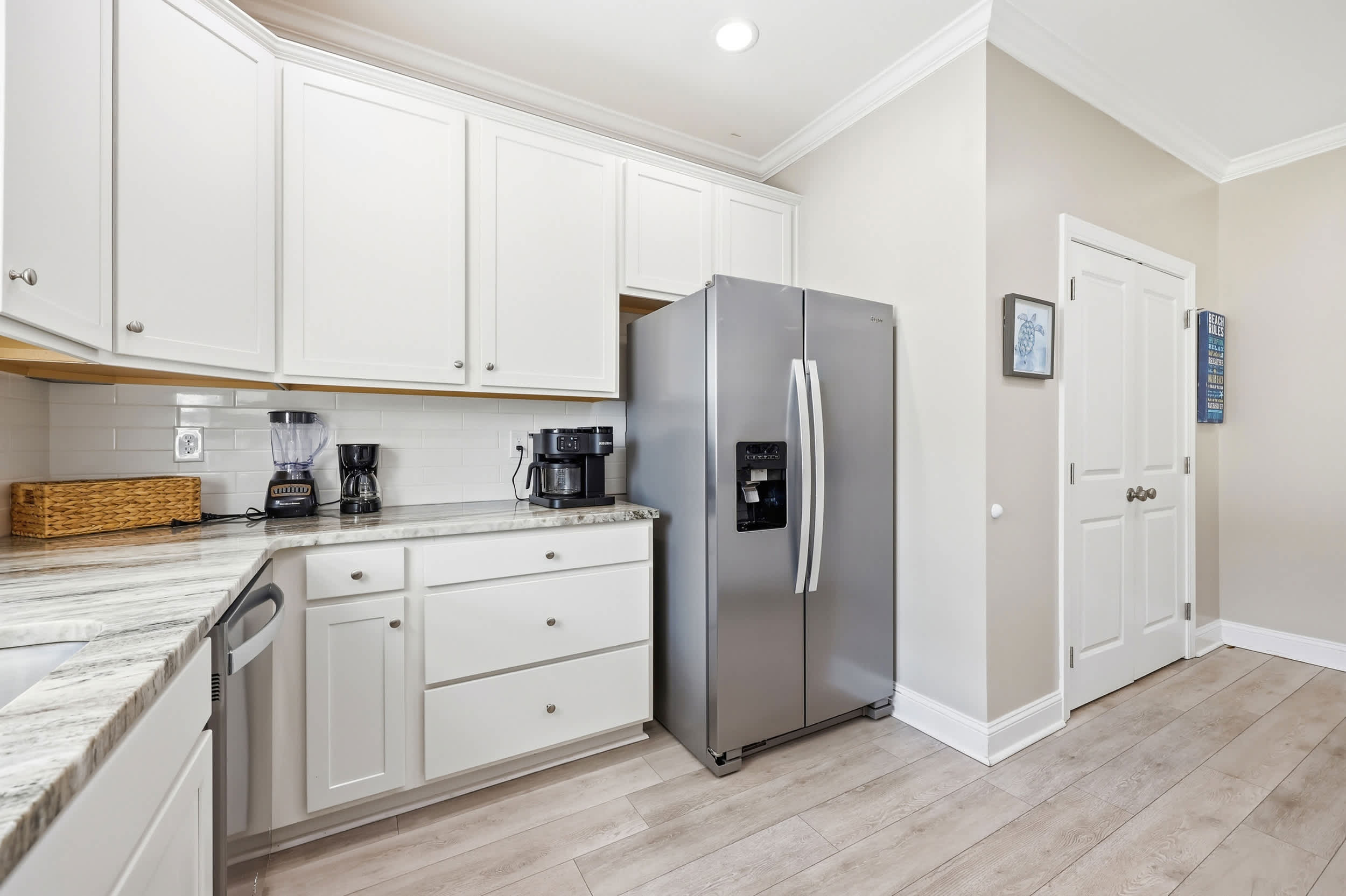 Paradise Found 2 Blocks to Beach w Air Hockey