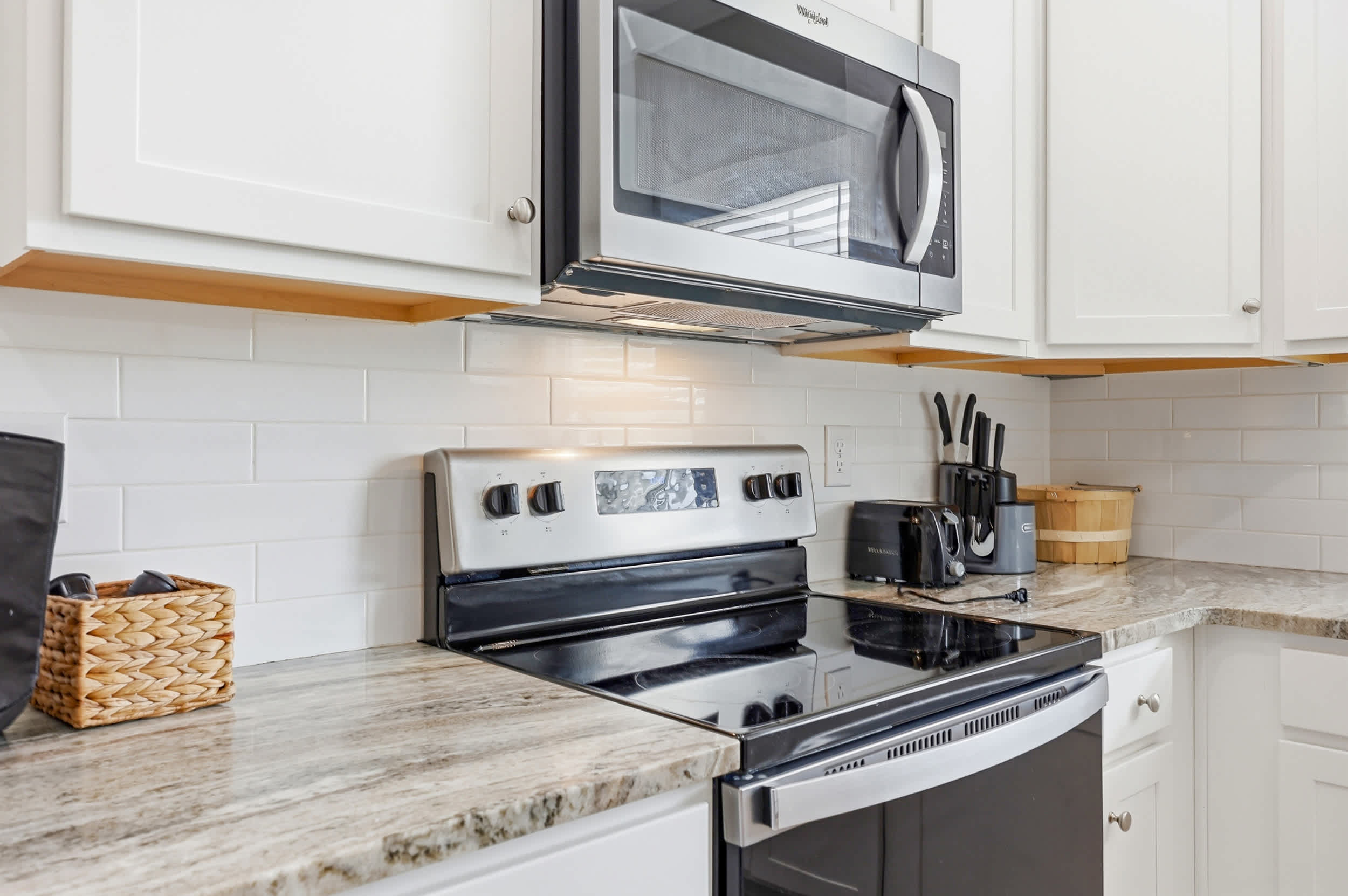 Paradise Found 2 Blocks to Beach w Air Hockey