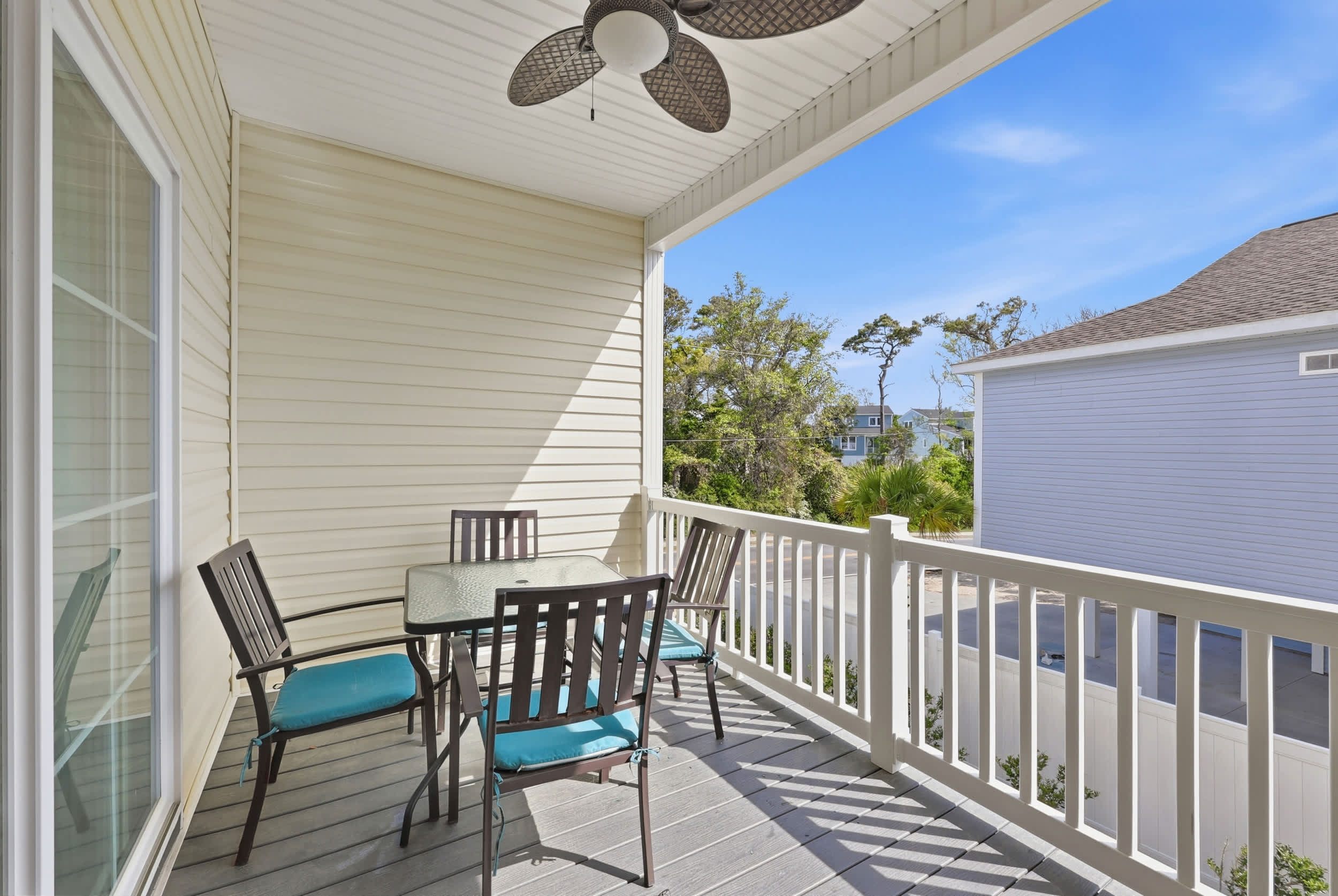 Paradise Found 2 Blocks to Beach w Air Hockey