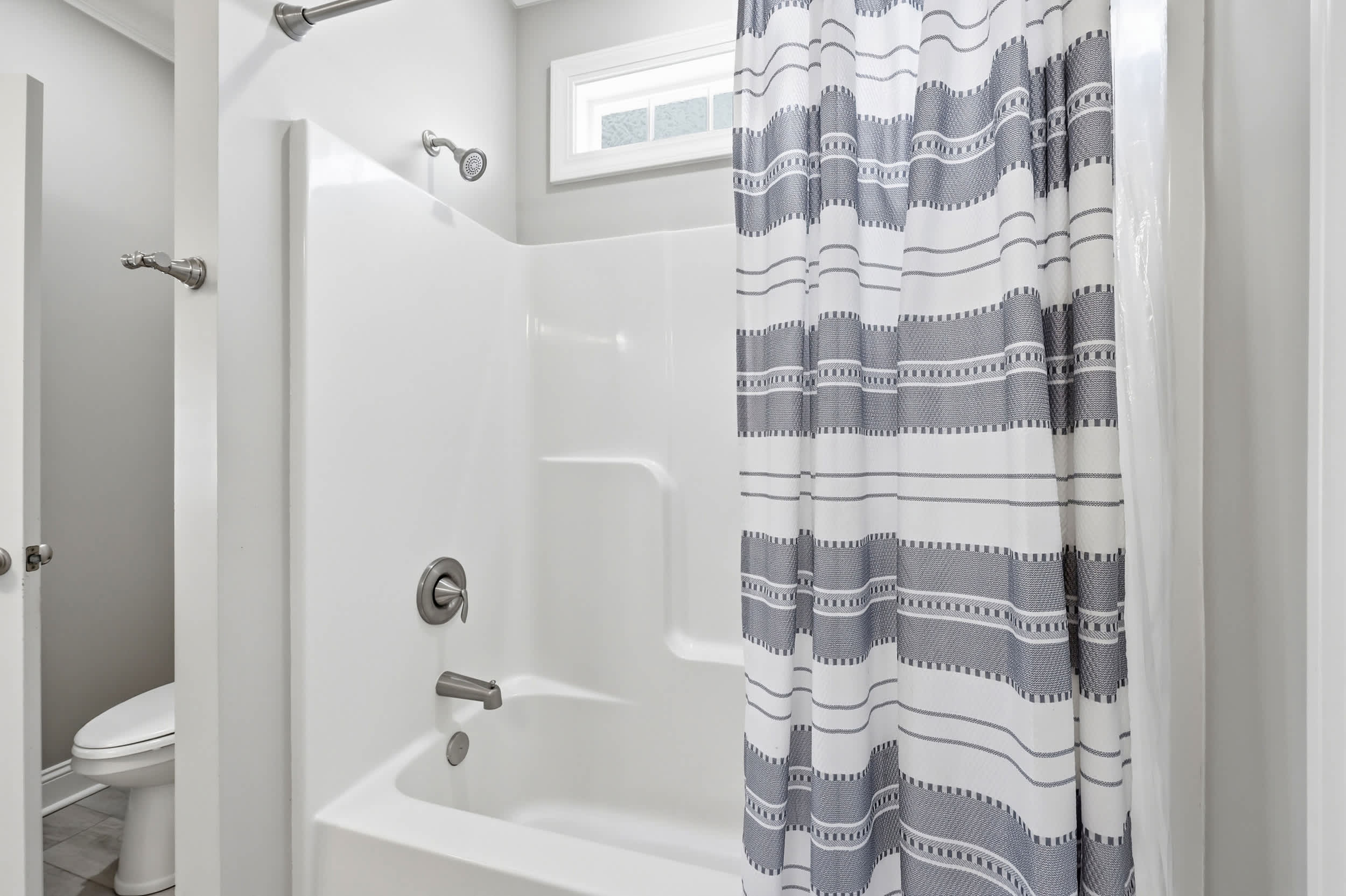 Paradise Found 2 Blocks to Beach w Air Hockey