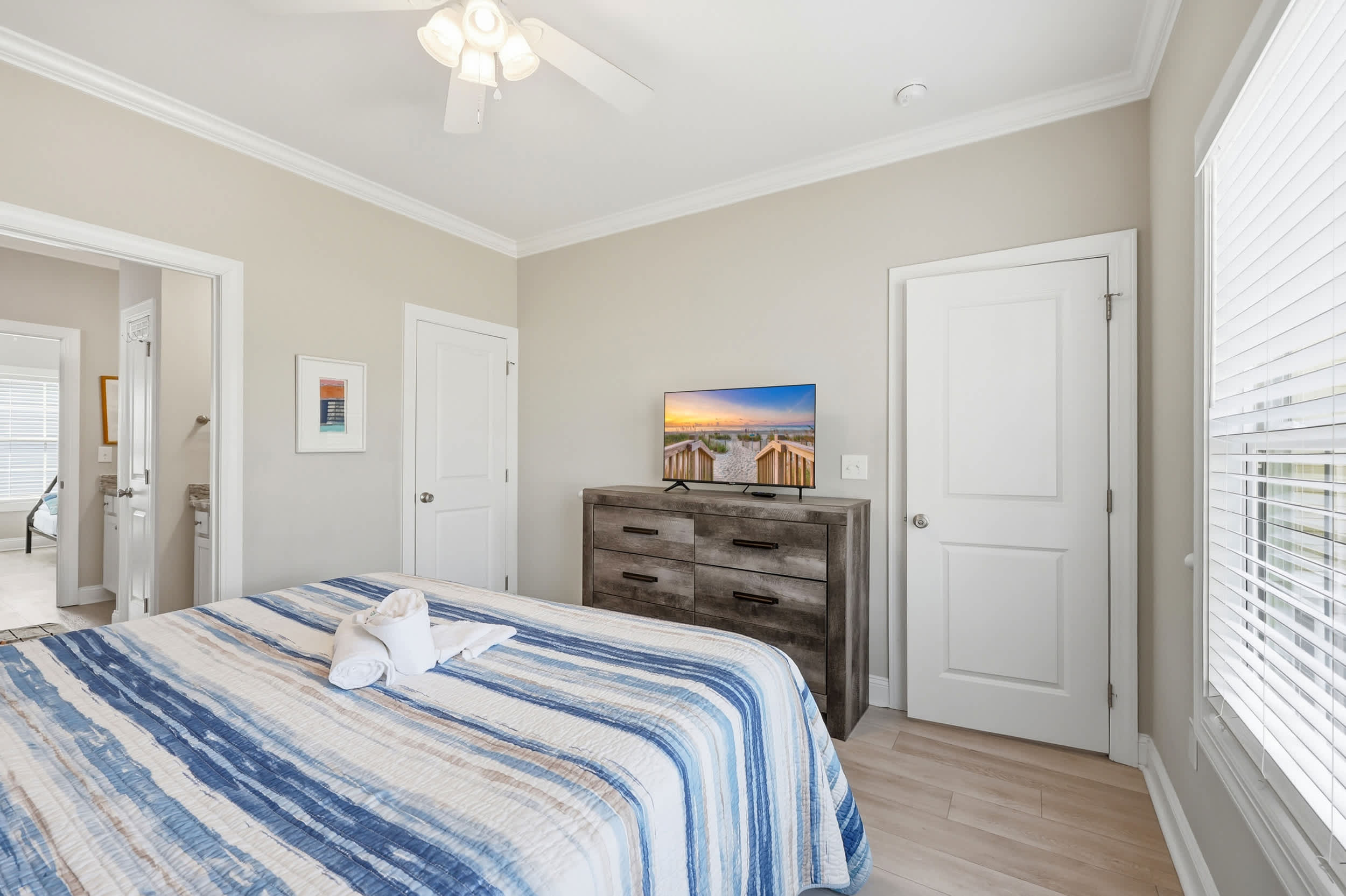 Paradise Found 2 Blocks to Beach w Air Hockey