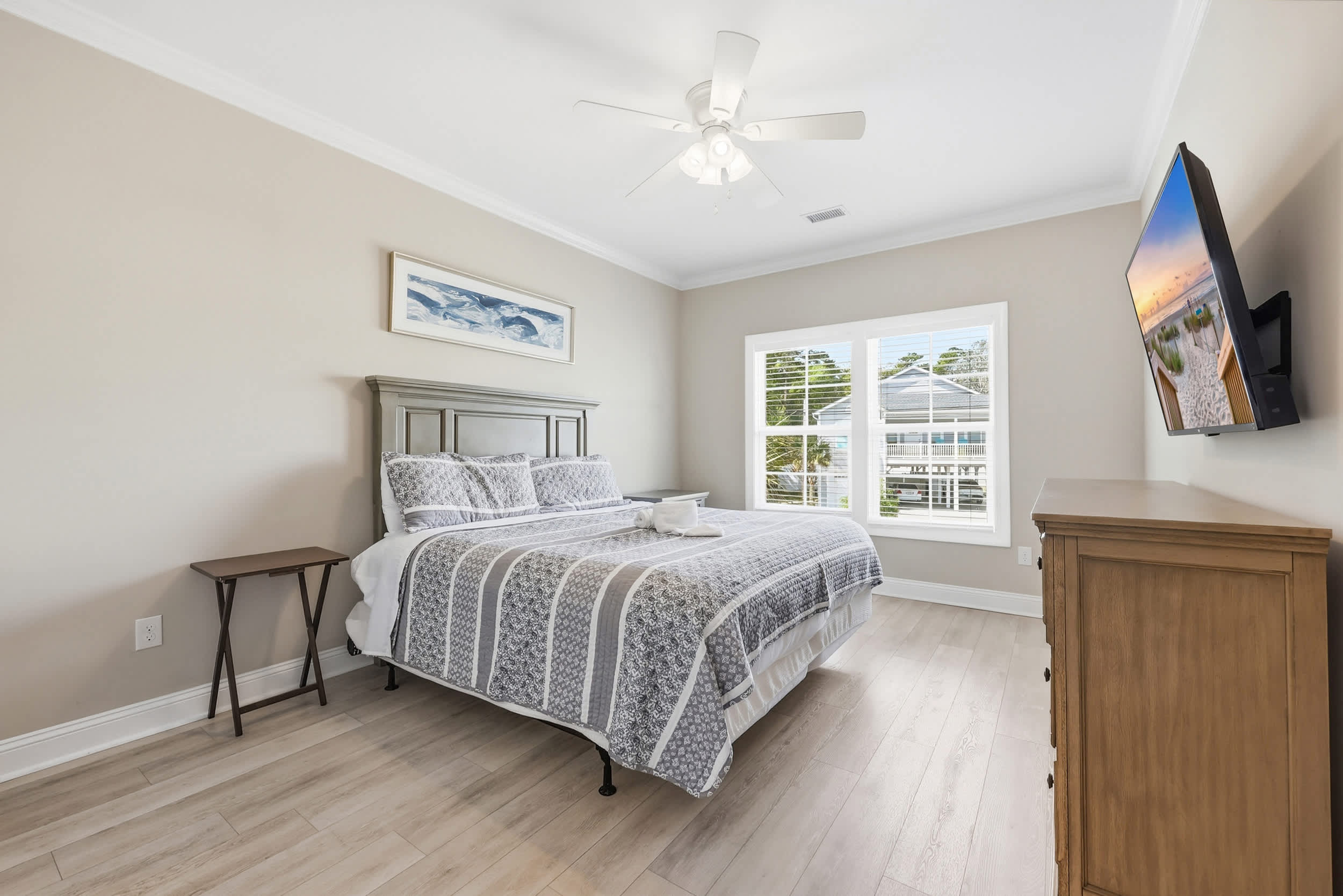 Paradise Found 2 Blocks to Beach w Air Hockey