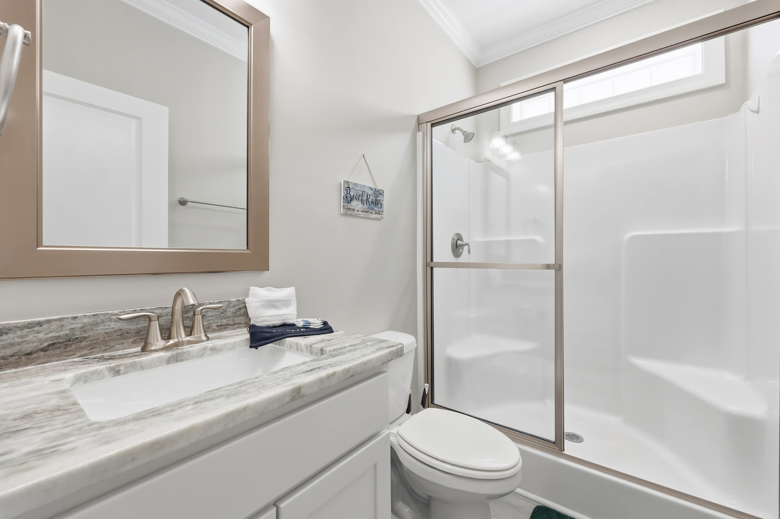 Paradise Found 2 Blocks to Beach w Air Hockey