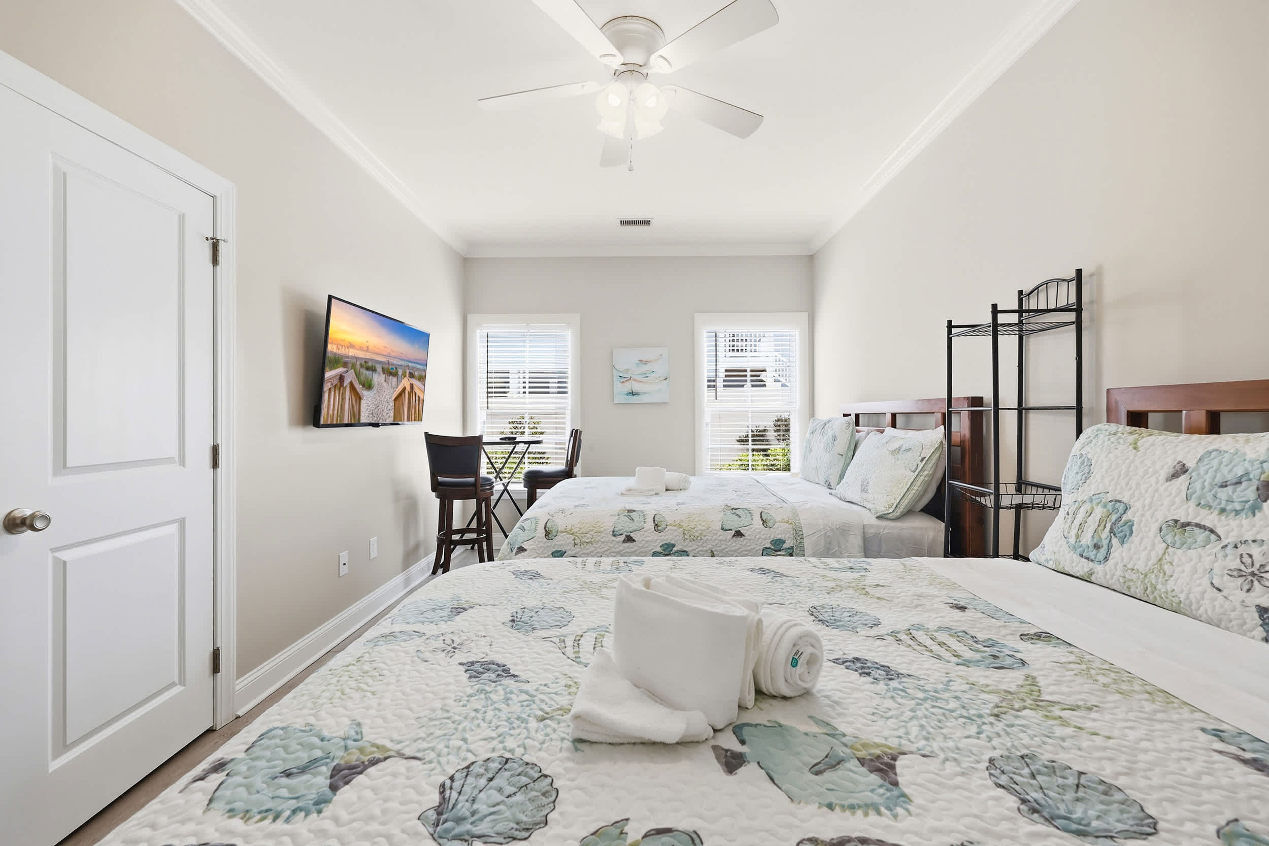 Paradise Found 2 Blocks to Beach w Air Hockey