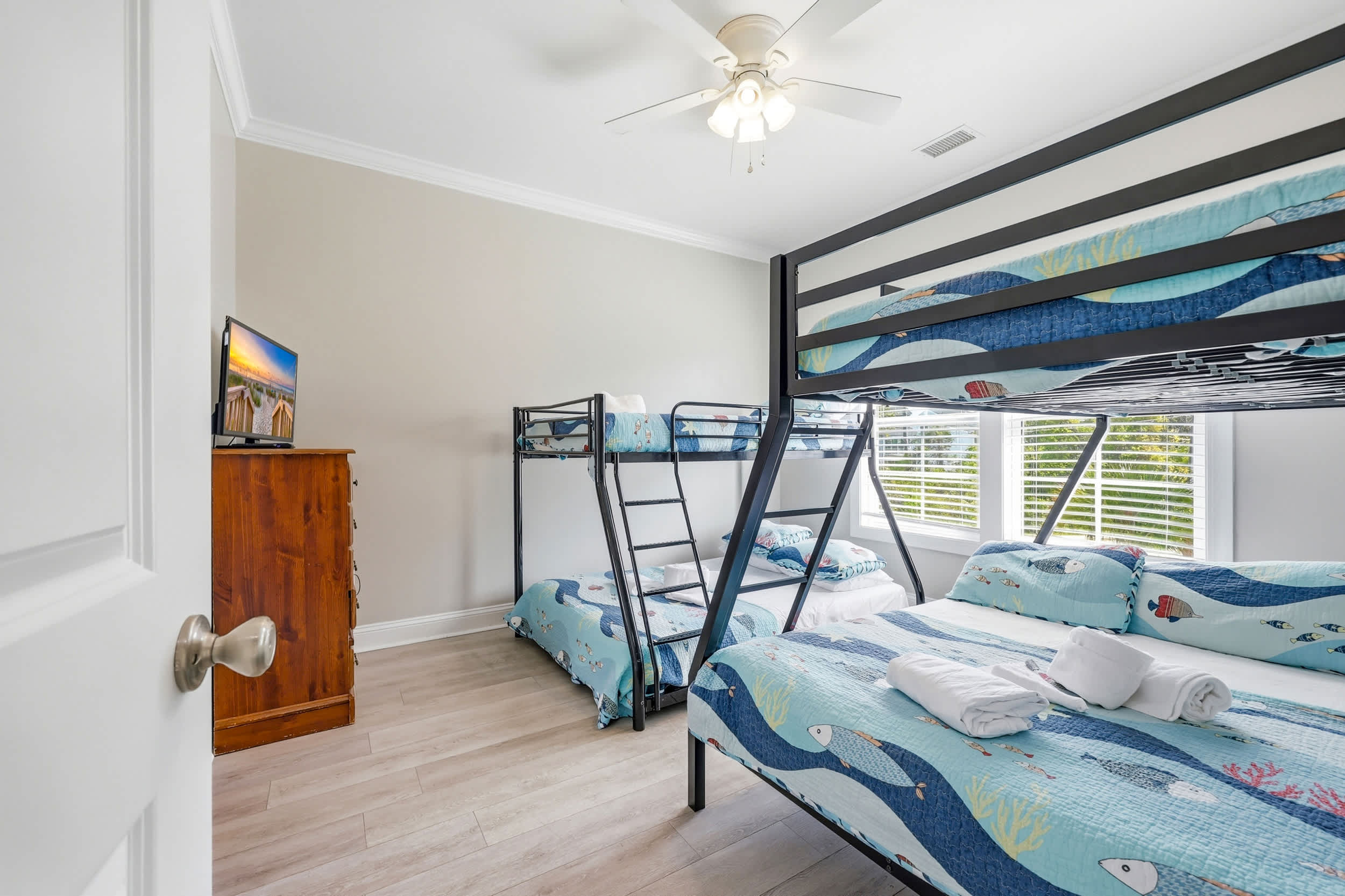 Paradise Found 2 Blocks to Beach w Air Hockey