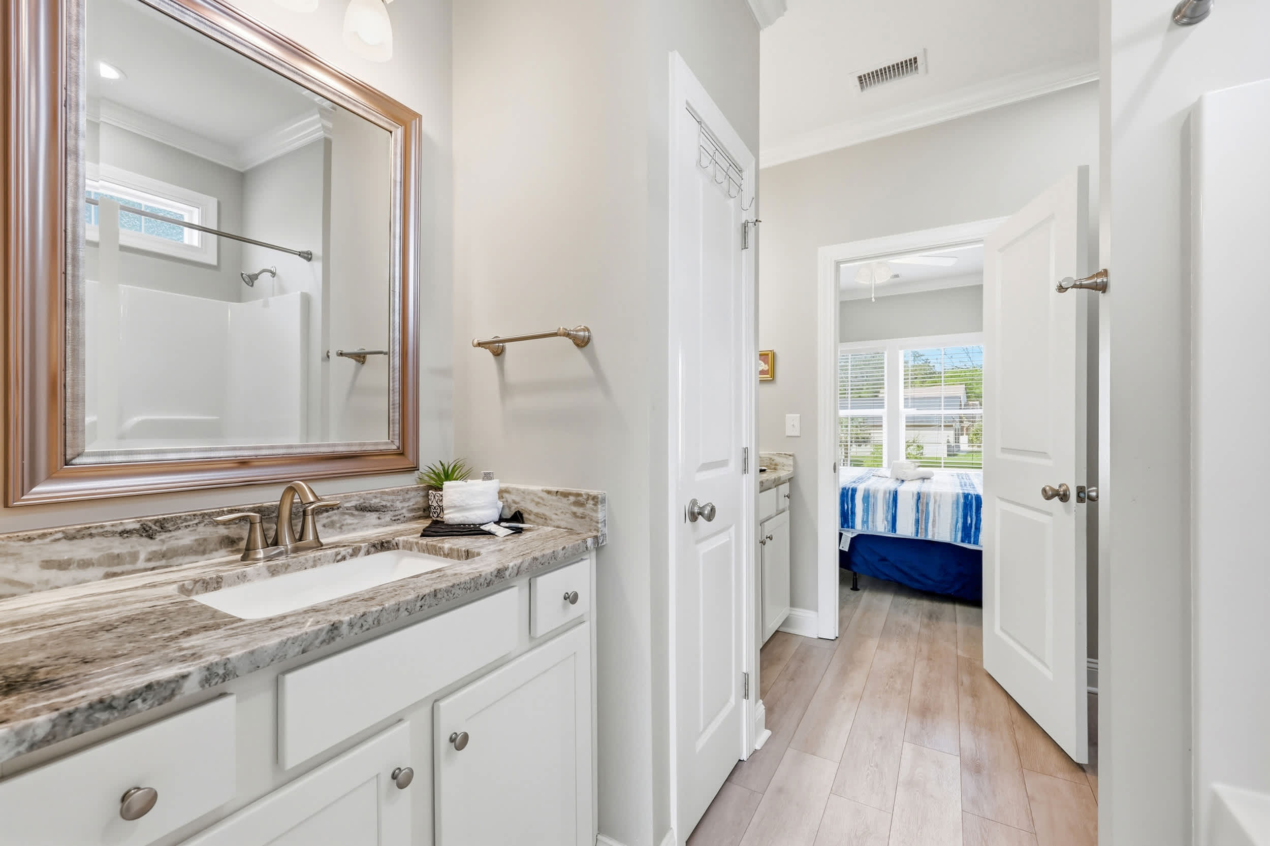 Paradise Found 2 Blocks to Beach w Air Hockey