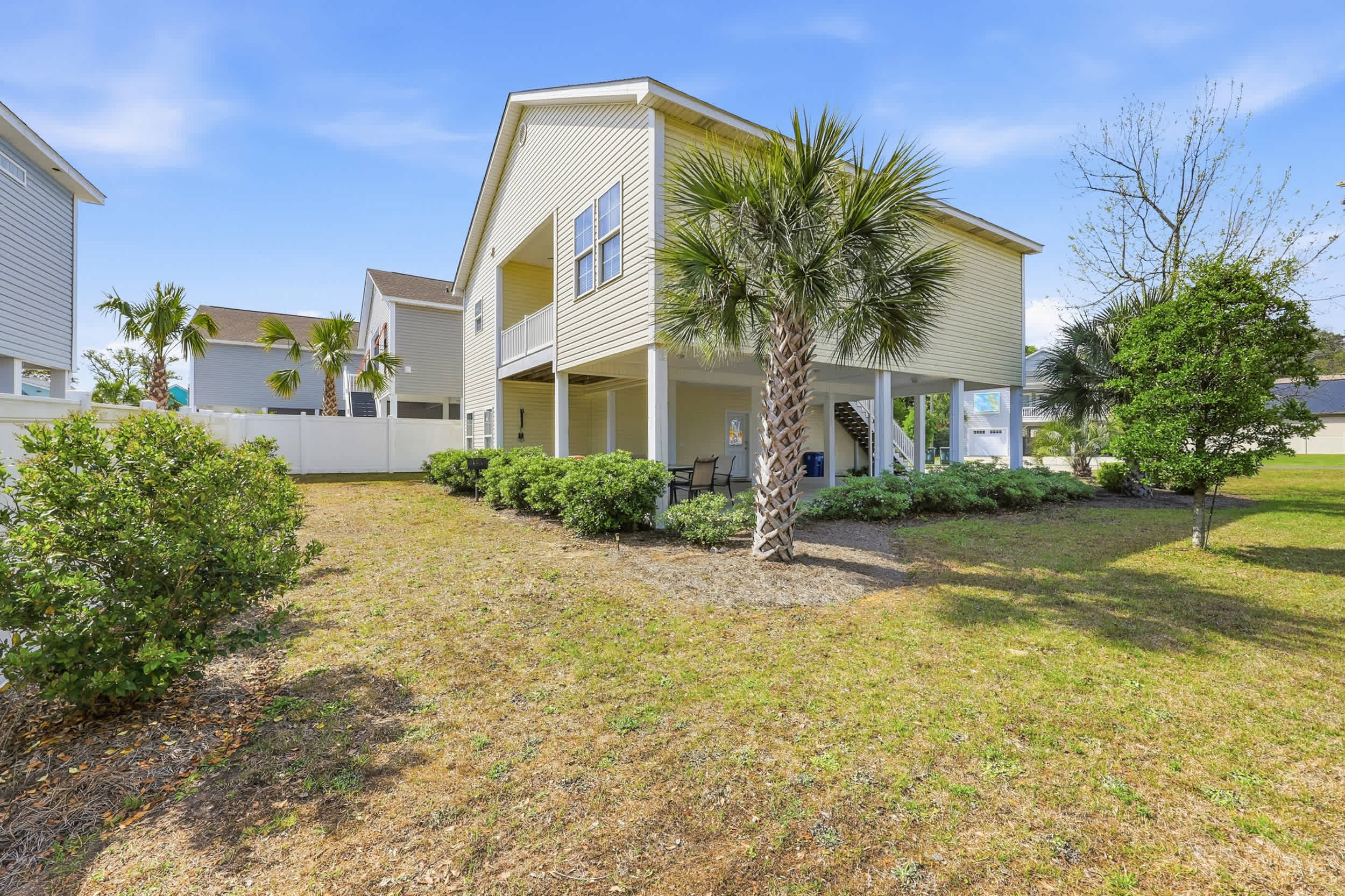 Paradise Found 2 Blocks to Beach w Air Hockey