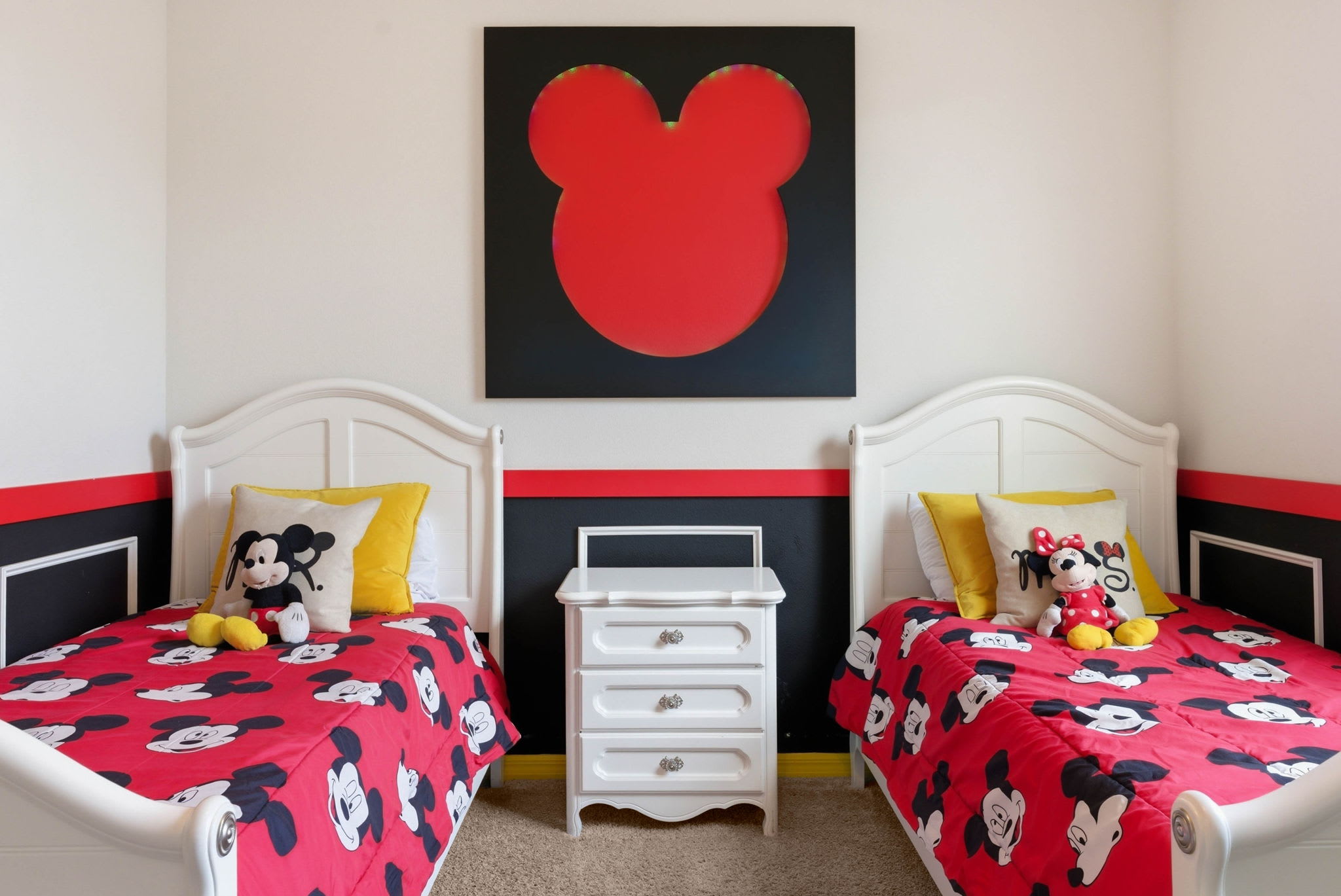 Chic 4BR with Pool, Game Room & Mickey Rooms