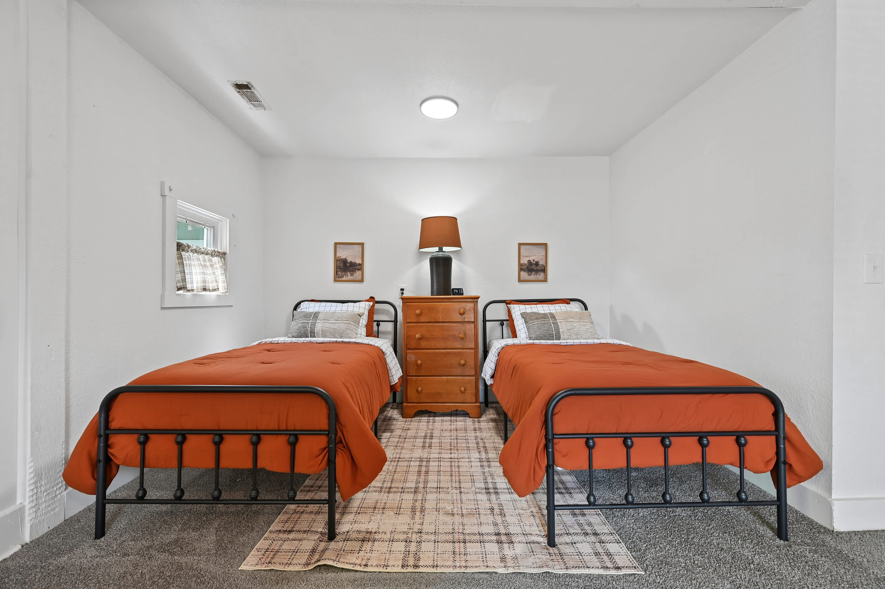 Bed 4- 2 twins (upstairs)