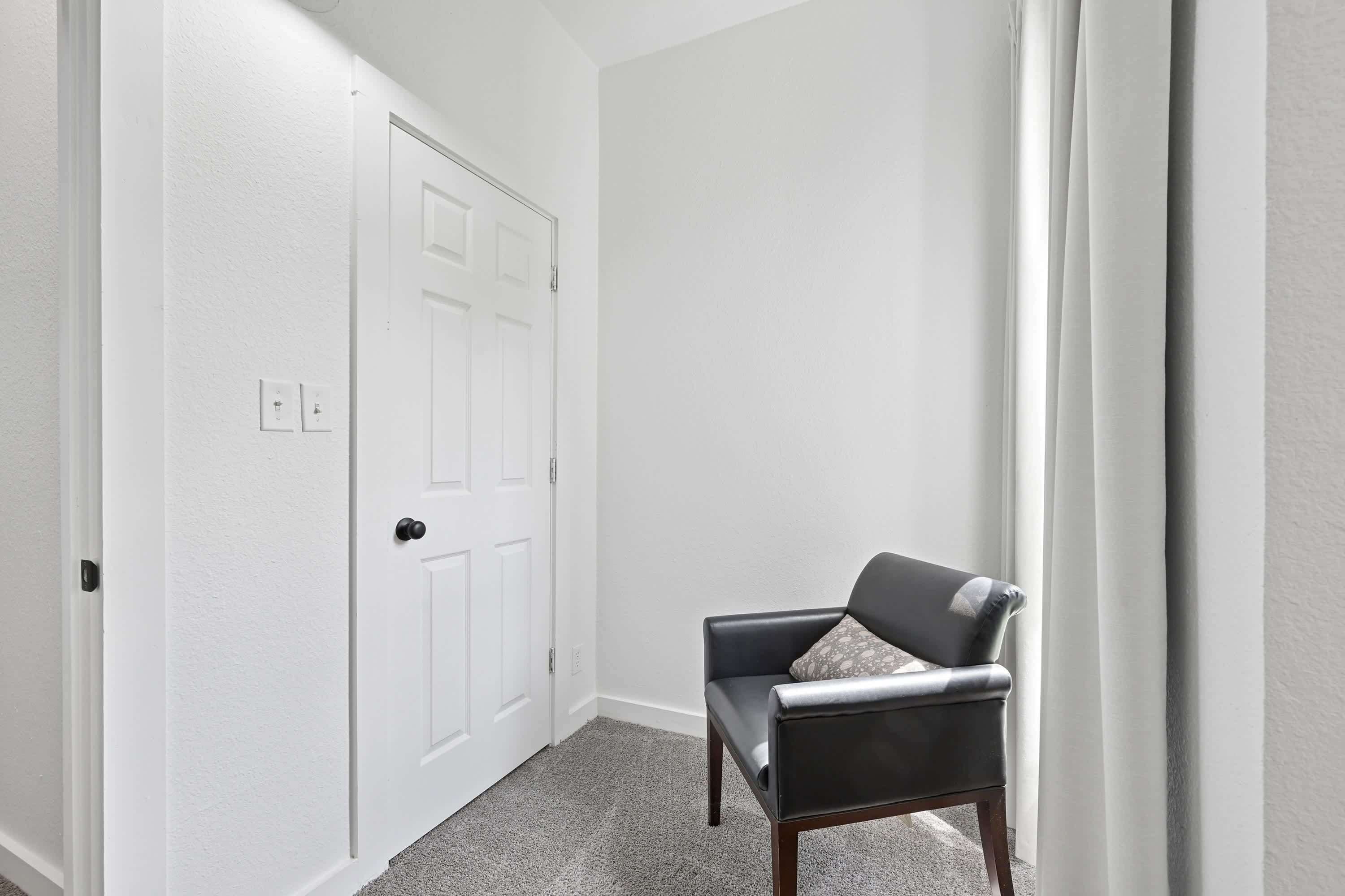 Bed 2- sitting area