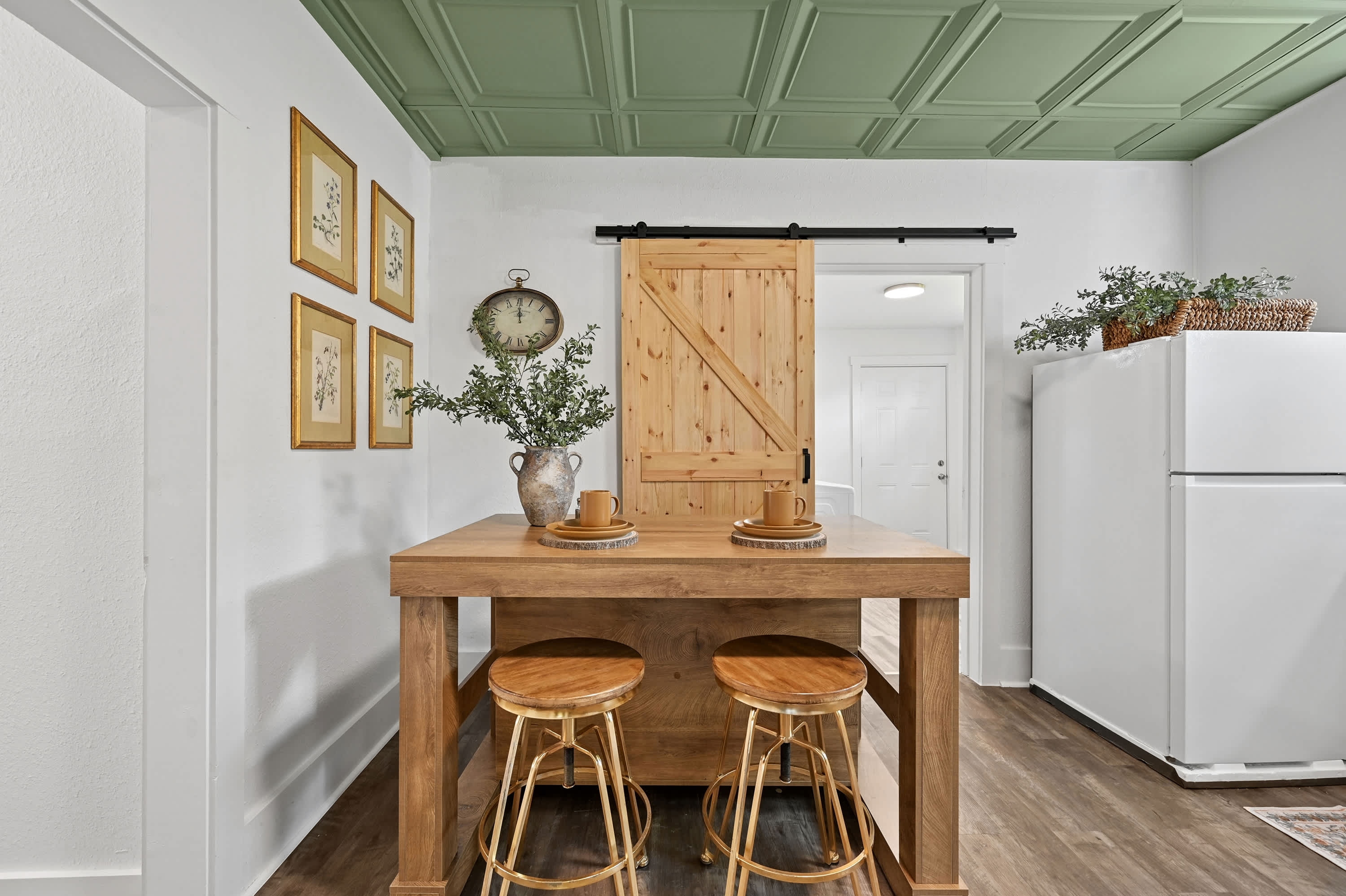 Eat In Kitchen