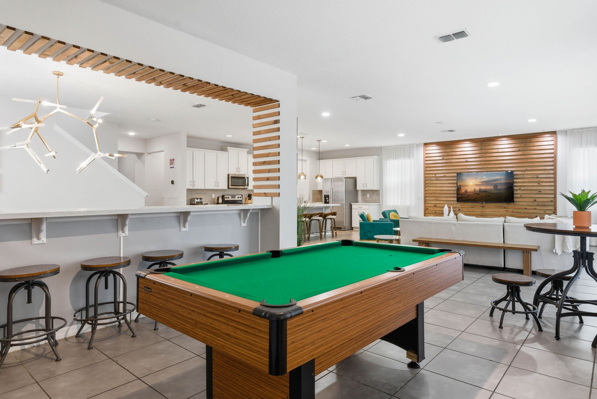Upscale 9BR Stay with Pool and Themed Rooms