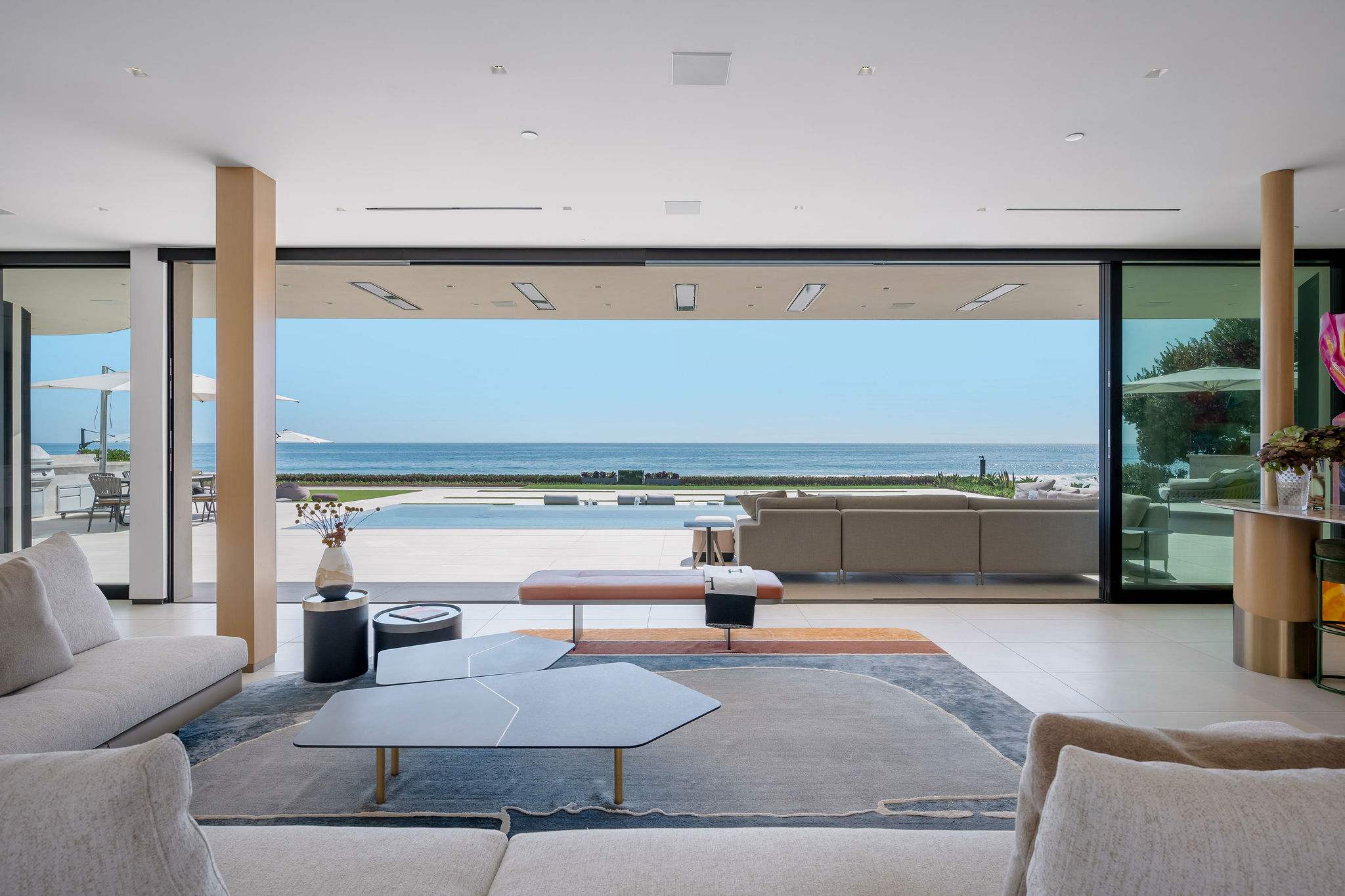 Settle into the lounge with the entire space opening to uninterrupted oceanfront views.