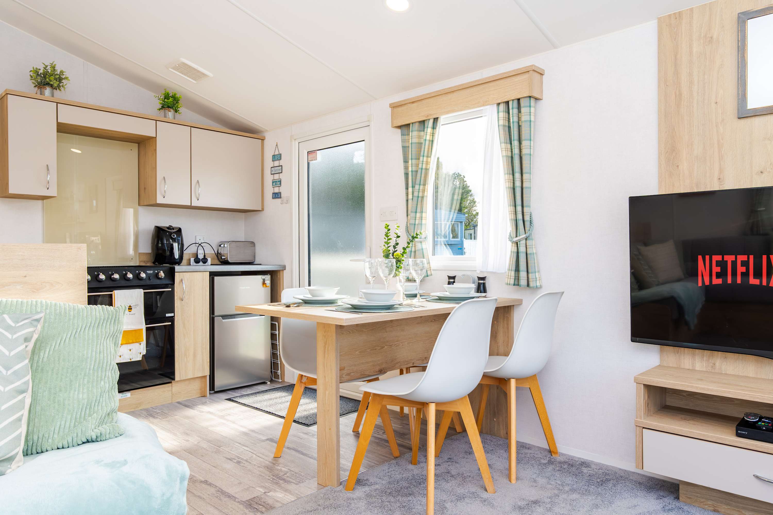 View Seton Sands 3BR Premium Caravan - Near Edinburgh in Links Road EH32 Seton Sands 3BR Premium Caravan - Near Edinburgh in Links Road EH32 - Property image 15 - VivreStays