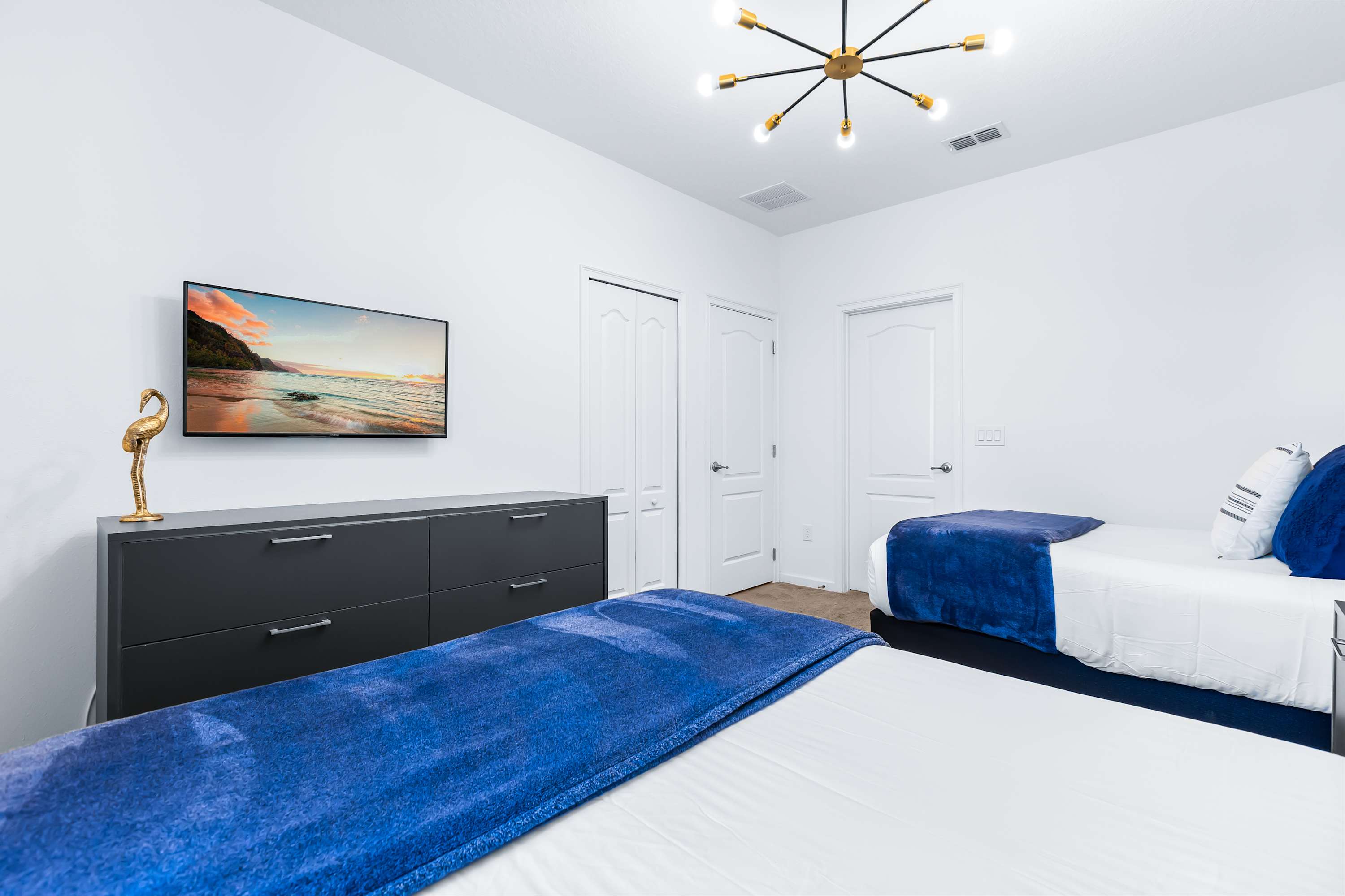 Bright bedroom with comfortable beds and modern décor.