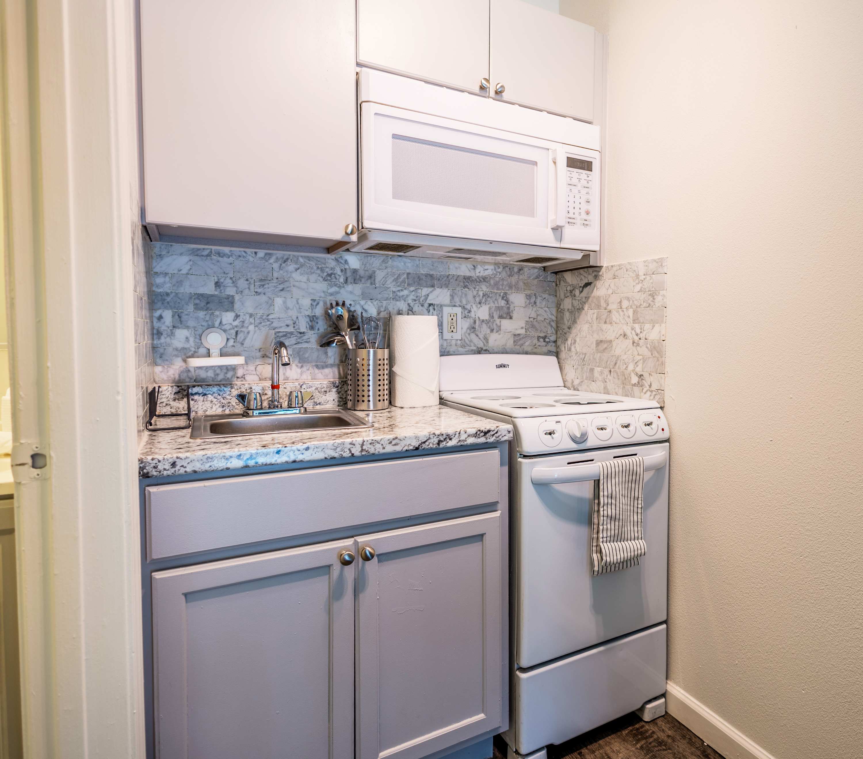 Cozy and efficient kitchen with modern amenities, perfect for preparing meals in this charming studio apartment.