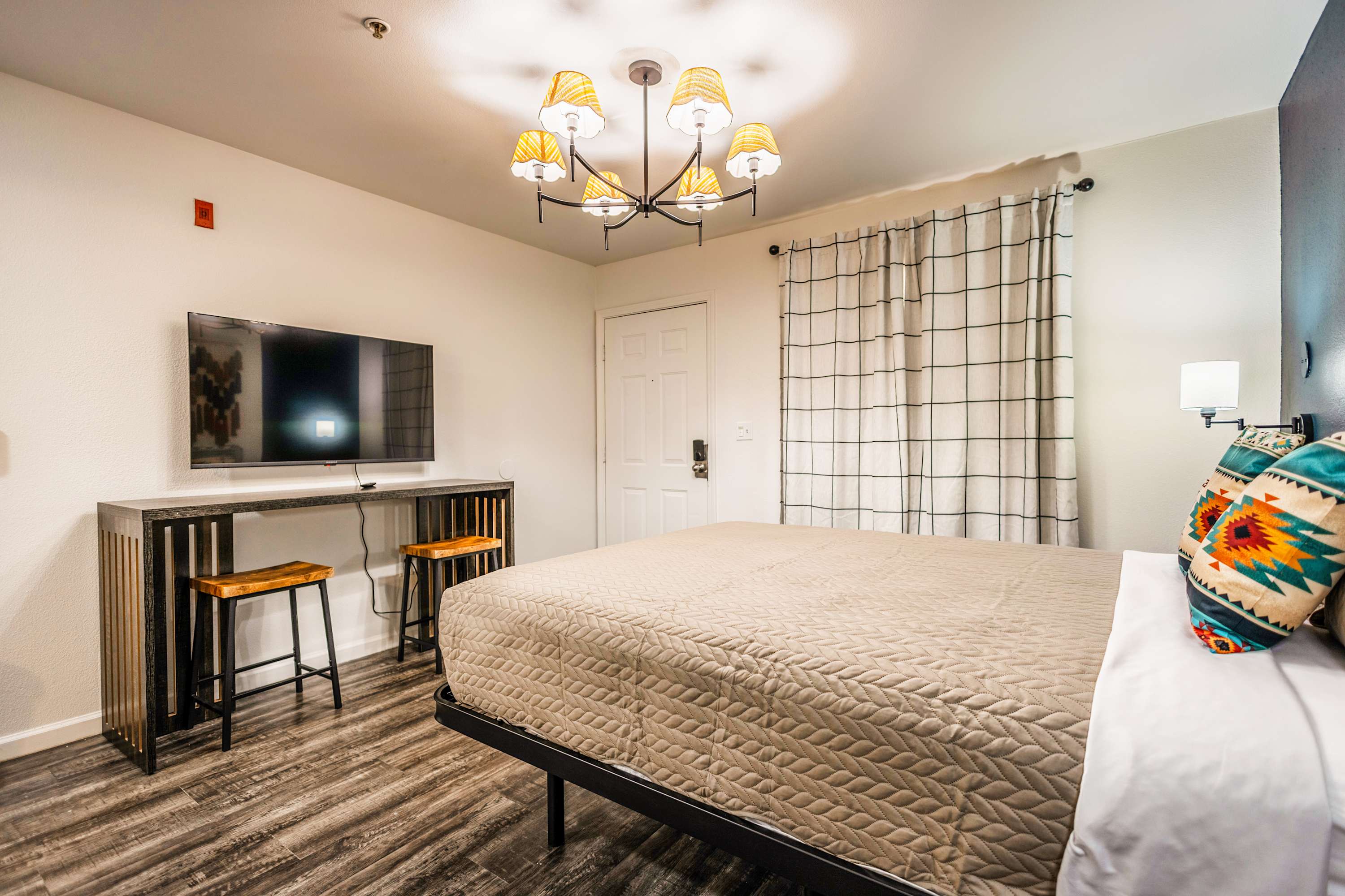 Relax in this stylish studio with a comfy bed, smart TV, and chic decor. Perfect for a cozy getaway.