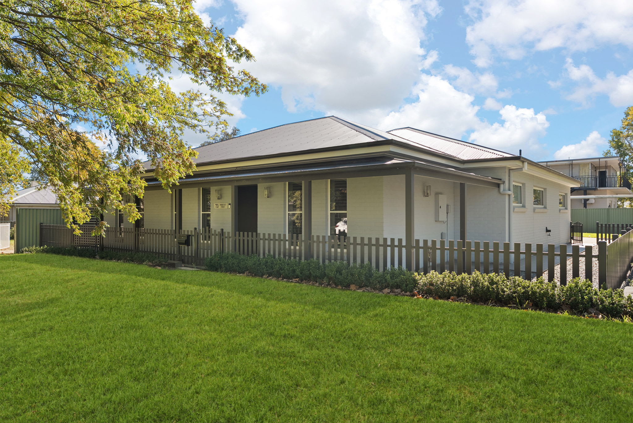 Morrisset Haven- Modern 4 Bed, 2 Bath in Bathurst — Bathurst, New South Wales — vacation rental
