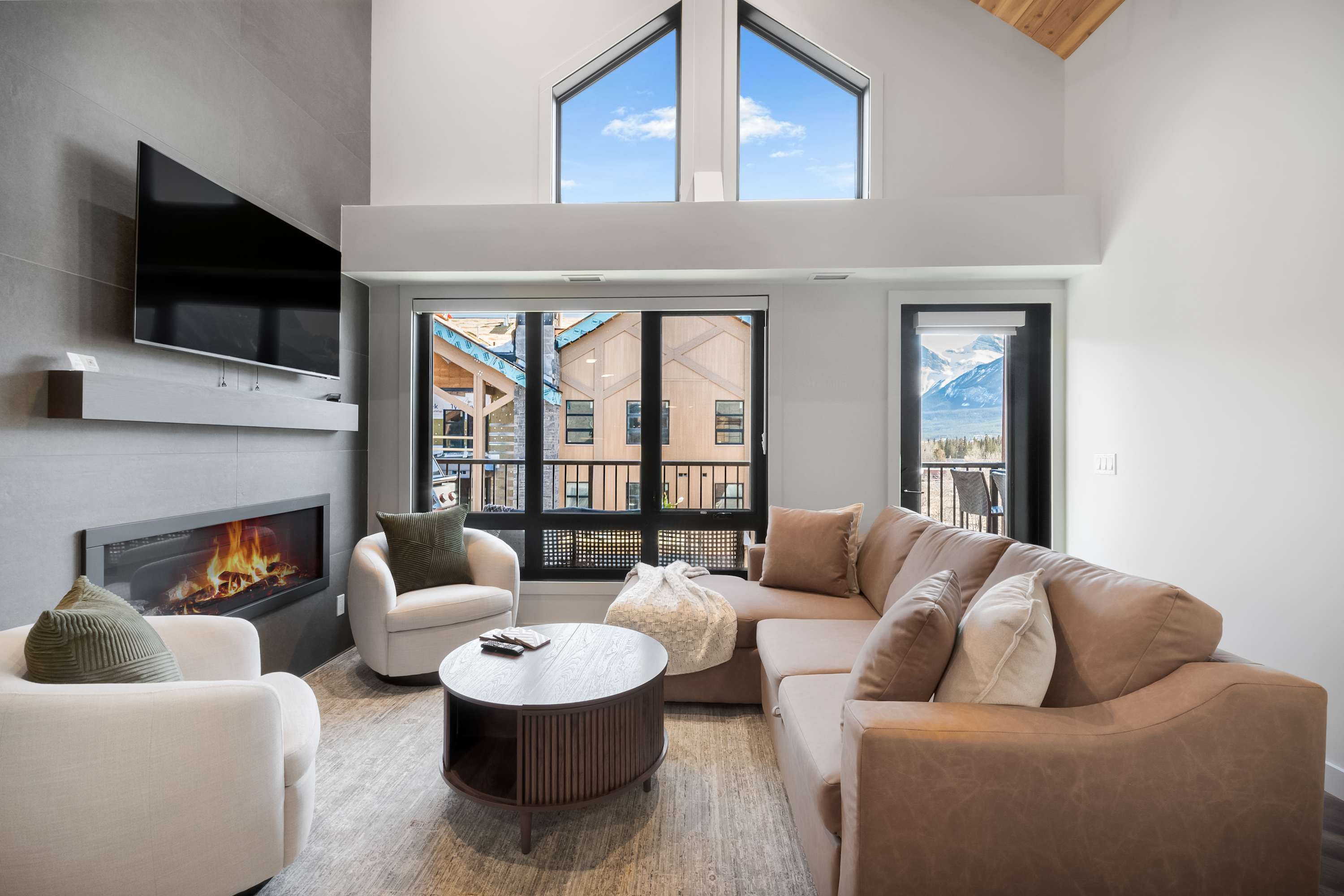 NEW 3 King Beds  Private Baths Top Floor Views Near Banff