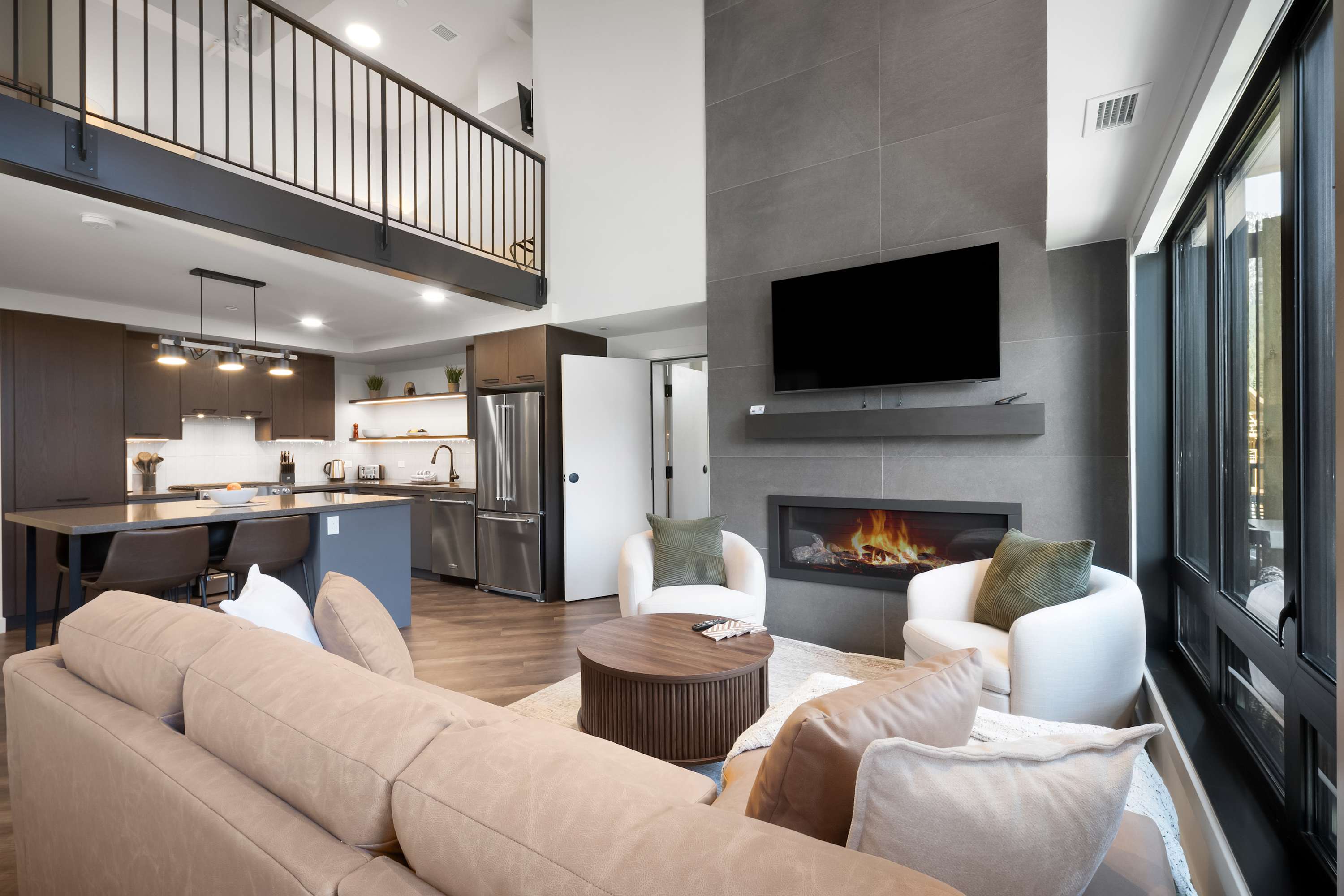 NEW 3 King Beds  Private Baths Top Floor Views Near Banff