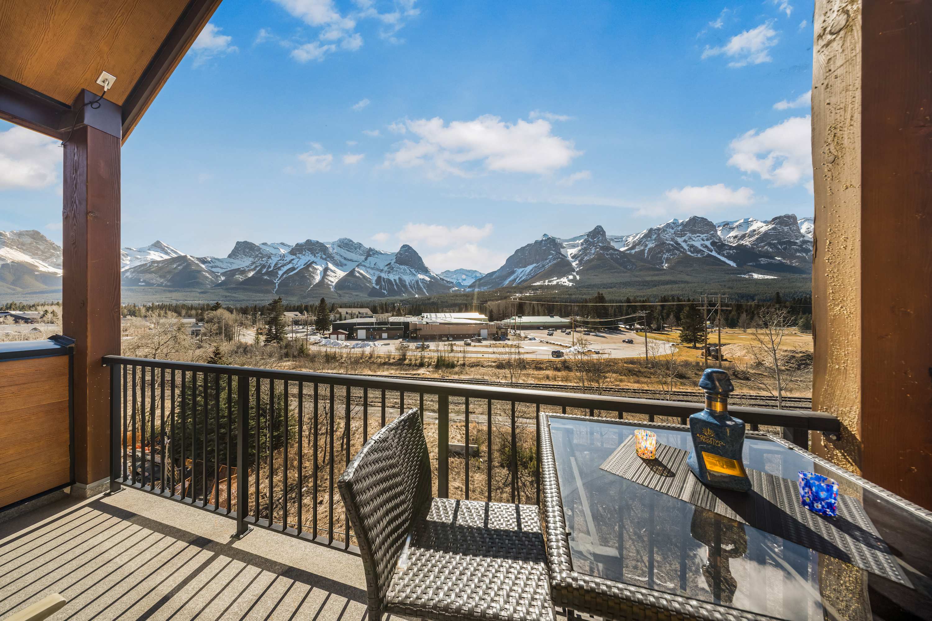 NEW 3 King Beds  Private Baths Top Floor Views Near Banff
