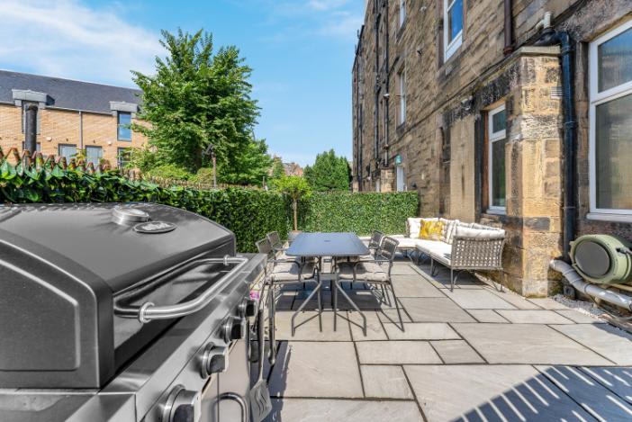 Private Patio & BBQ Walk to Tram Heart of Edinburgh City Centre in McDonald Road 142 EH7 4NL - Property image 9 - VivreStays