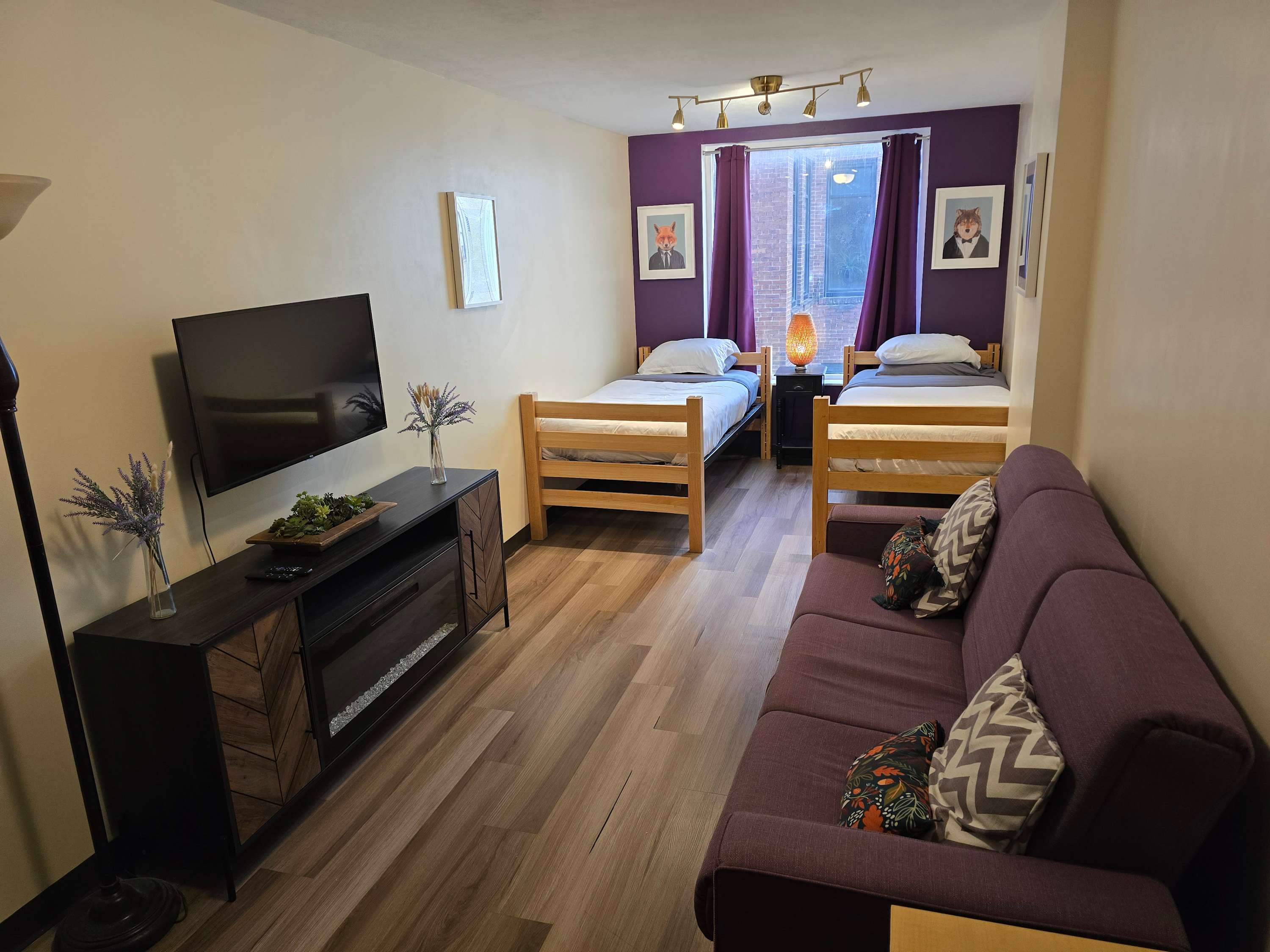 Downtown Pittsburgh Apt | 60” TV + Walk to PPG & Convention Center