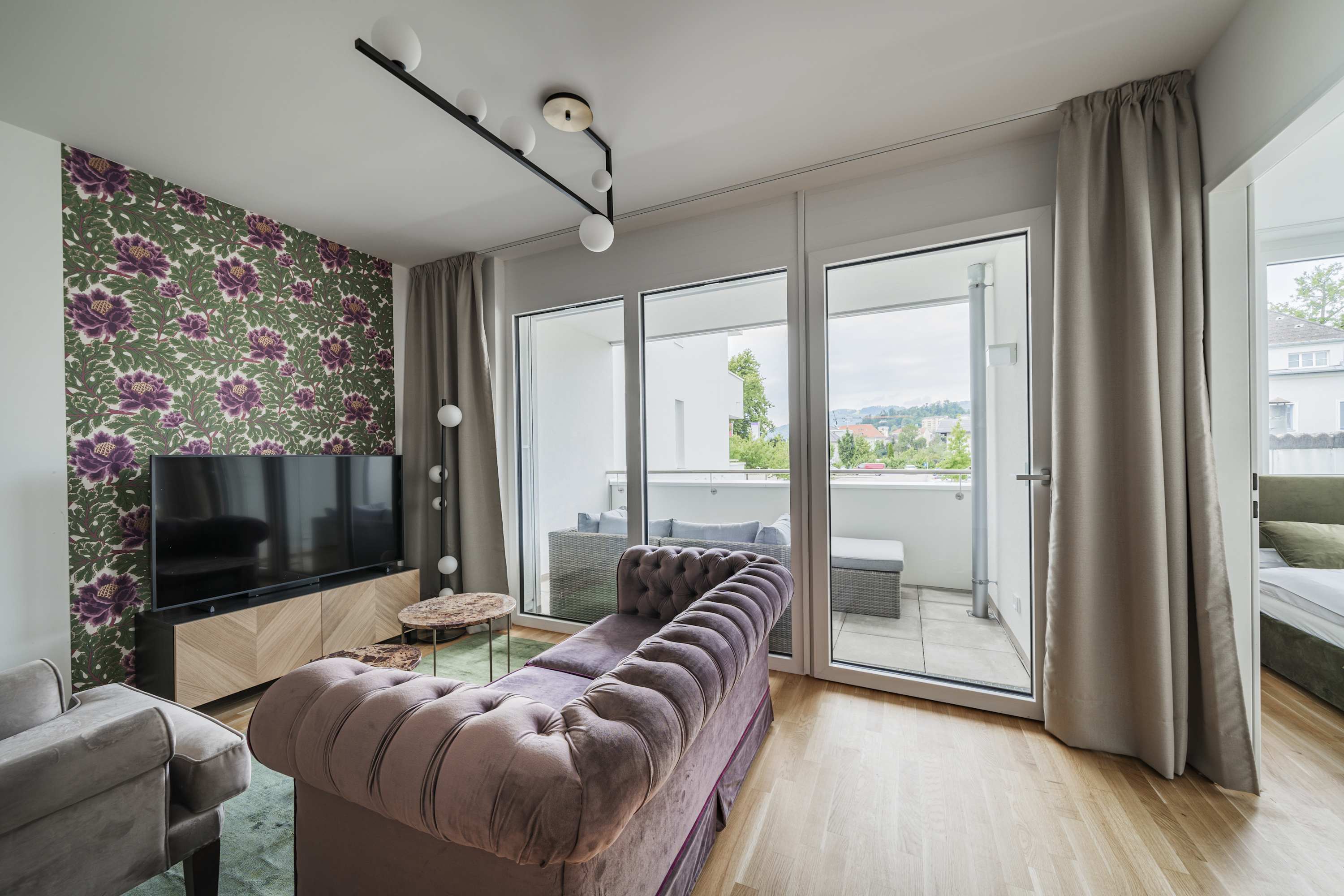 3-bedroom apartment with balcony – Maison Chique