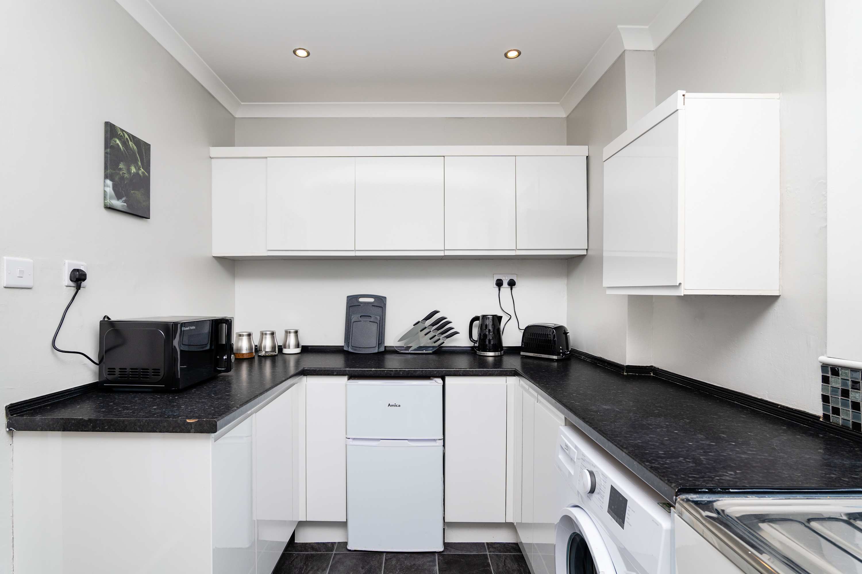 3BR Free Parking Near Hopetoun & Edinburgh Airport in Commissioner Street EH51 9AF - Property image 8 - VivreStays