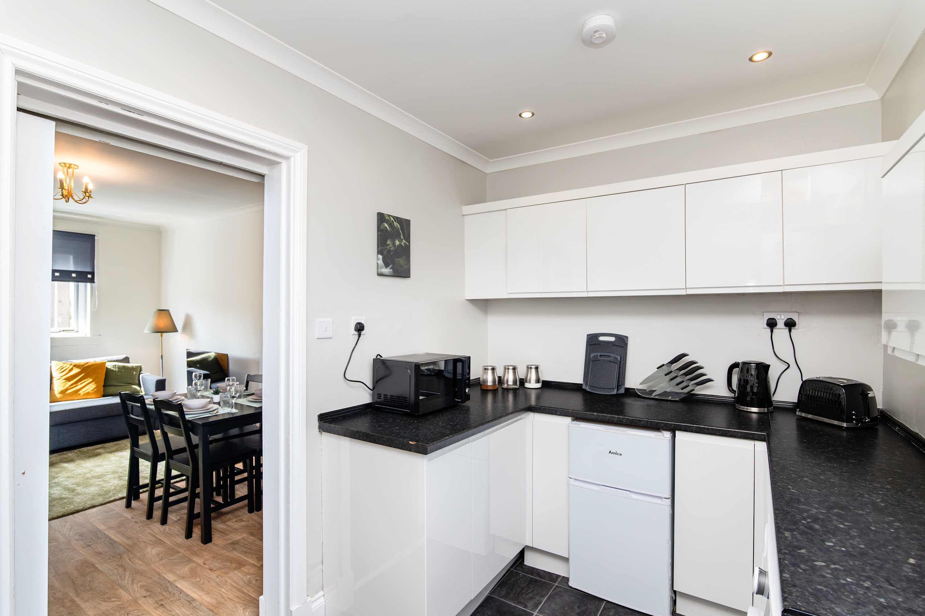 3BR Free Parking Near Hopetoun & Edinburgh Airport in Commissioner Street EH51 9AF - Property image 11 - VivreStays