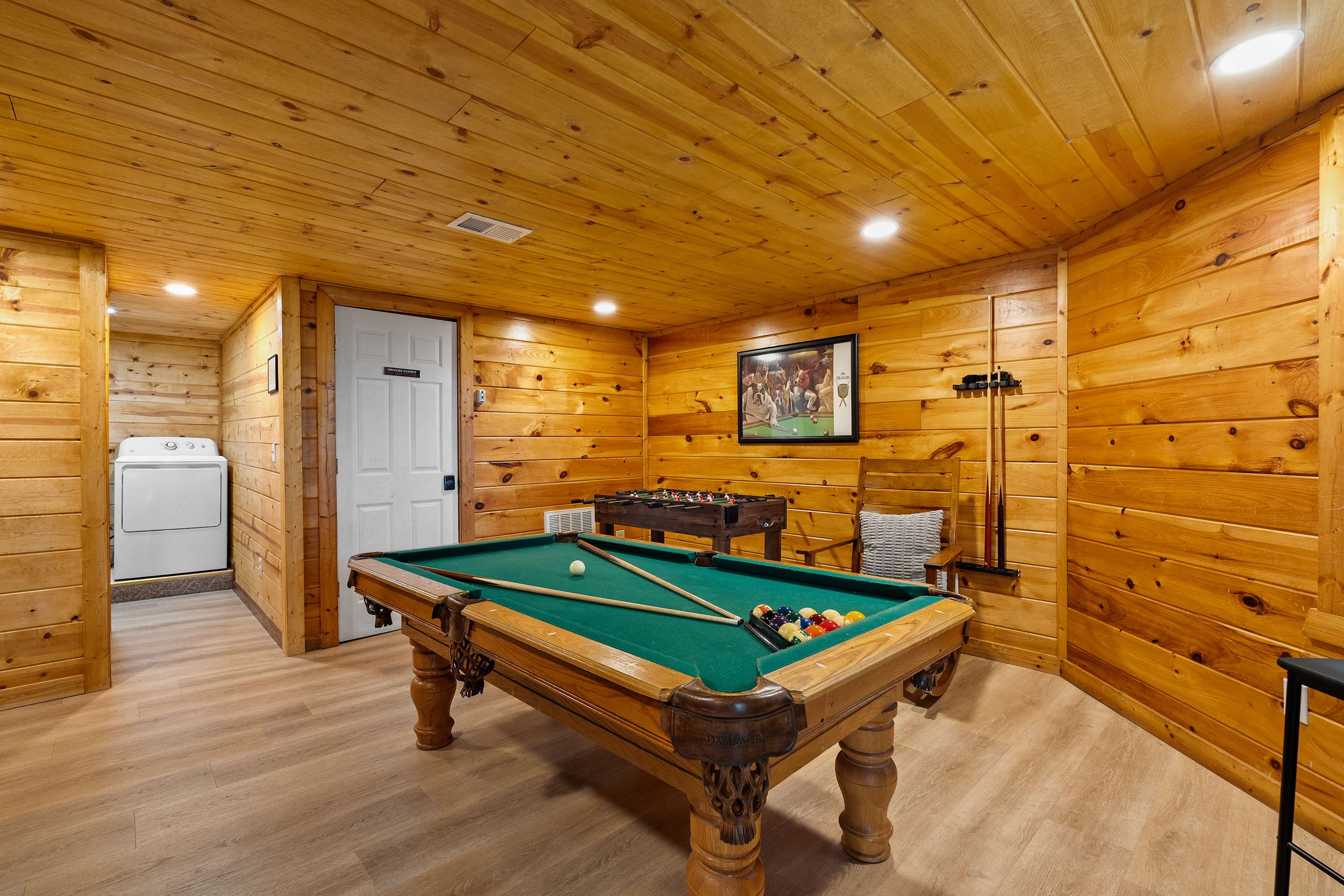 Mountain Cabin with Hot Tub, Game Room & BBQ Grill