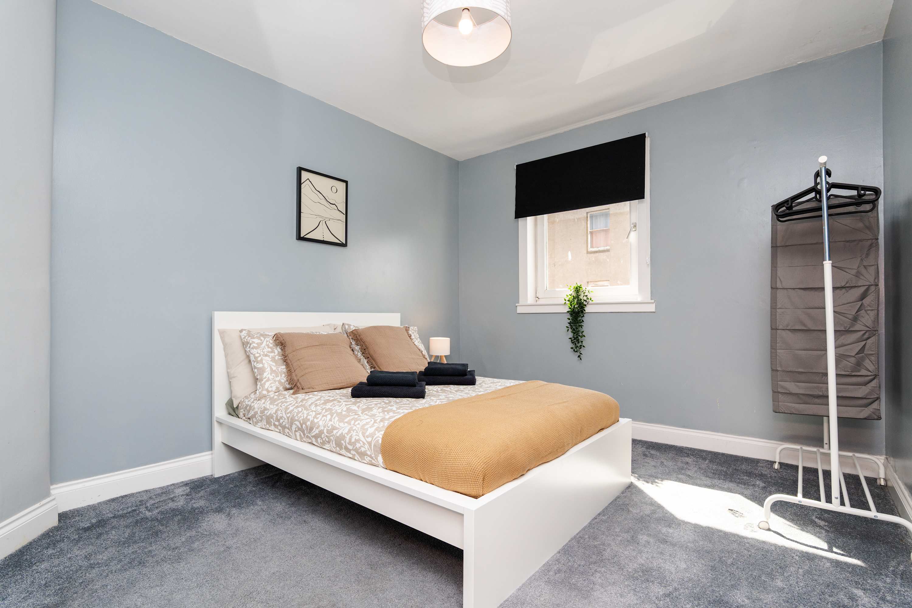 3BR Free Parking Near Hopetoun & Edinburgh Airport in Commissioner Street EH51 9AF - Property image 6 - VivreStays