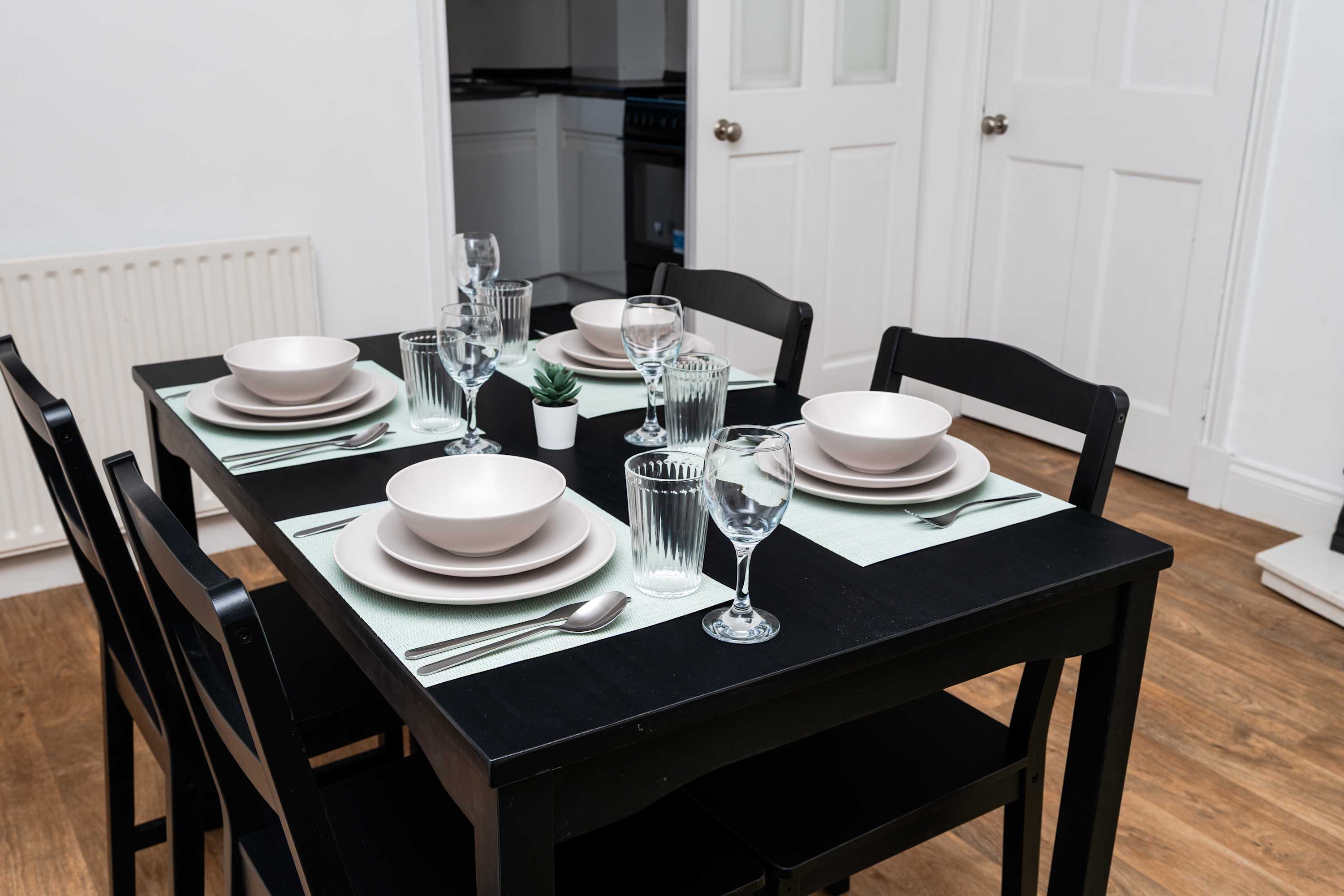 3BR Free Parking Near Hopetoun & Edinburgh Airport in Commissioner Street EH51 9AF - Property image 26 - VivreStays
