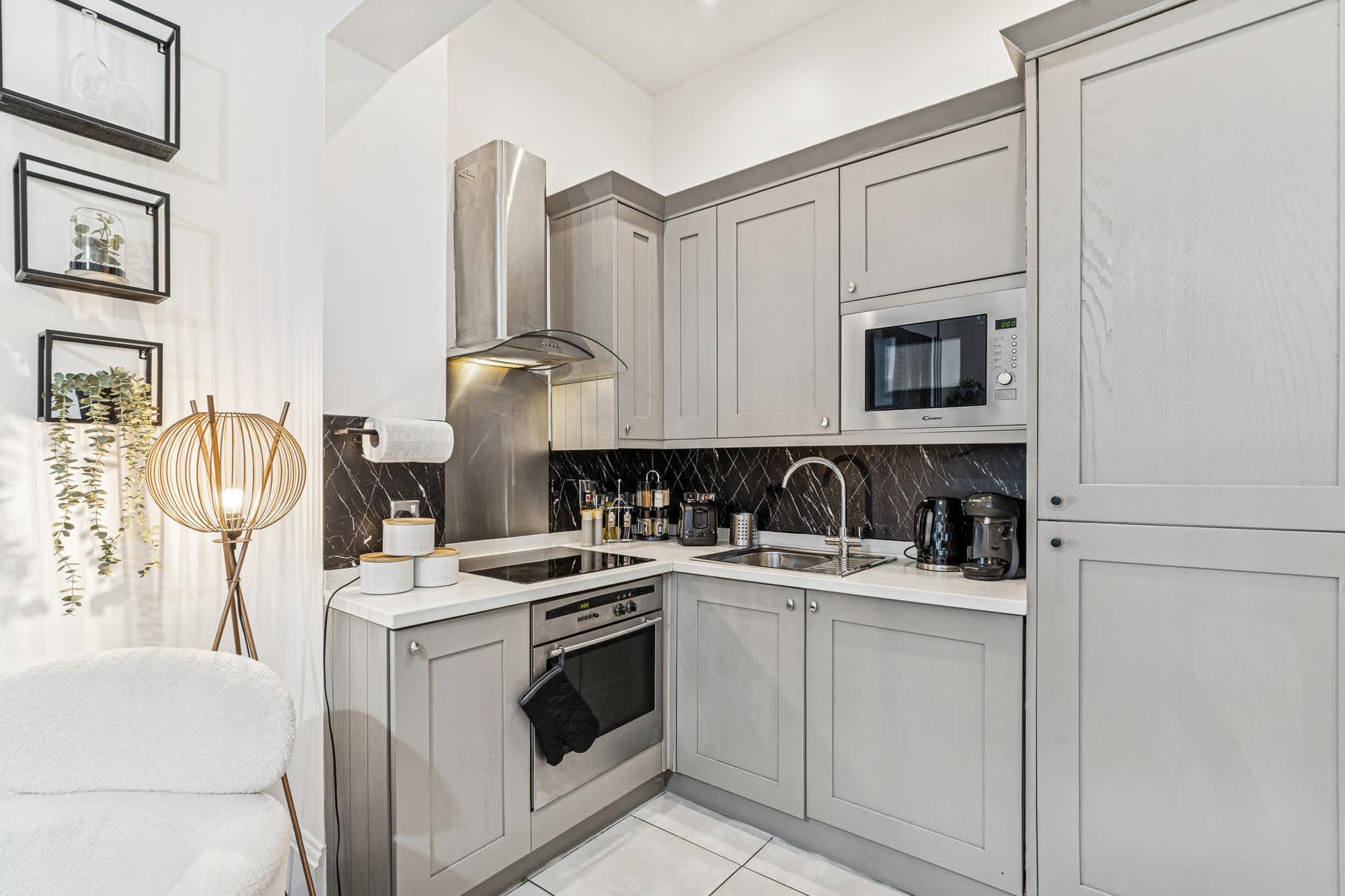 2 Bedroom in Earls Court Station in Ongar Road SW6 1SJ - Property image 11 - VivreStays