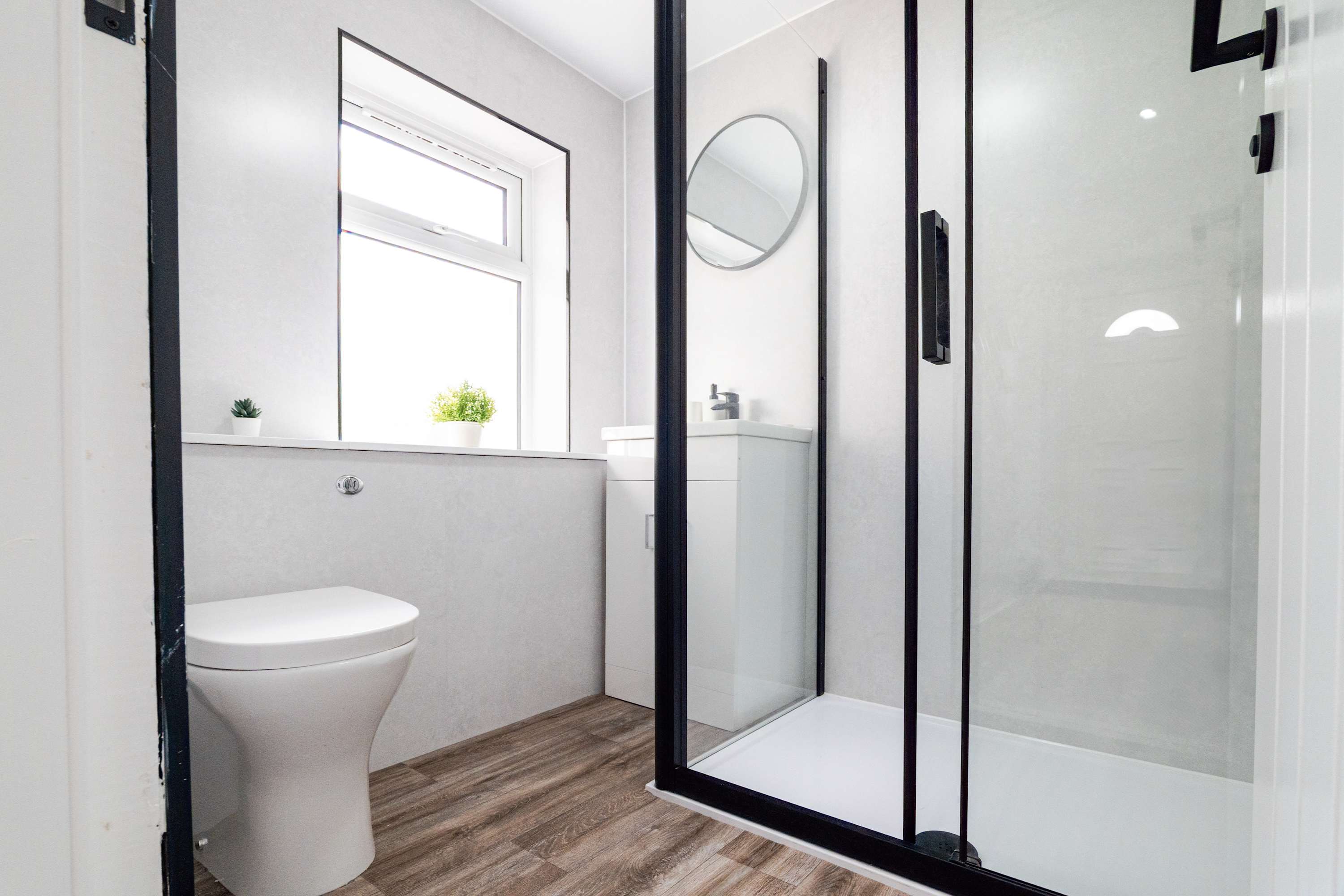 Spacious 2BR- Parking- Nr Fife Coast & Leven Beach in Chemiss Road 0 - Property image 10 - VivreStays