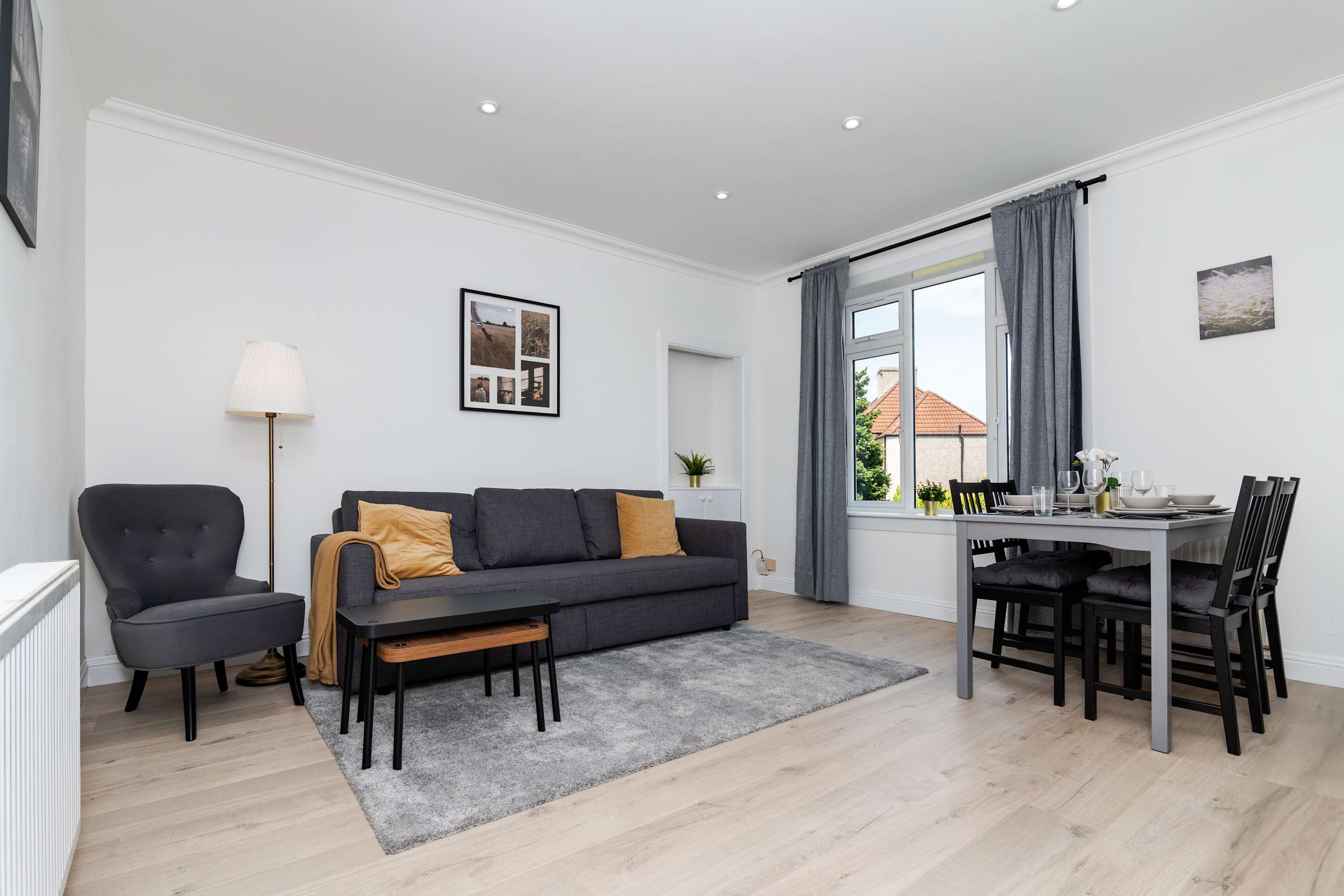 Spacious 2BR- Parking- Nr Fife Coast & Leven Beach in Chemiss Road 0 - Property image 2 - VivreStays
