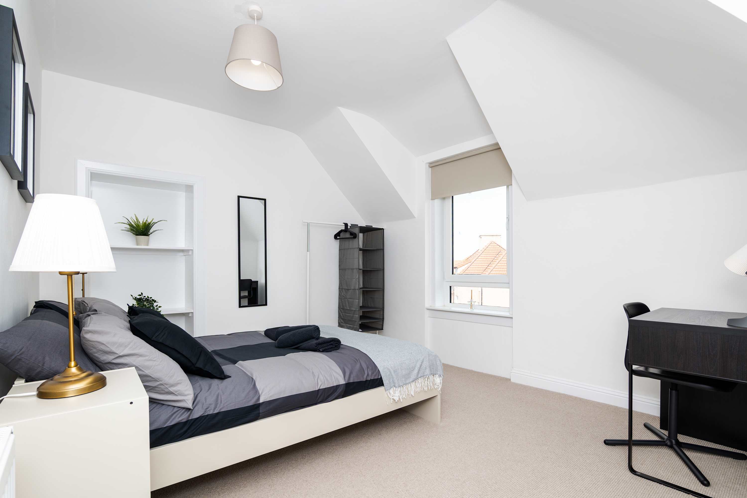 Spacious 2BR- Parking- Nr Fife Coast & Leven Beach in Chemiss Road 0 - Property image 15 - VivreStays