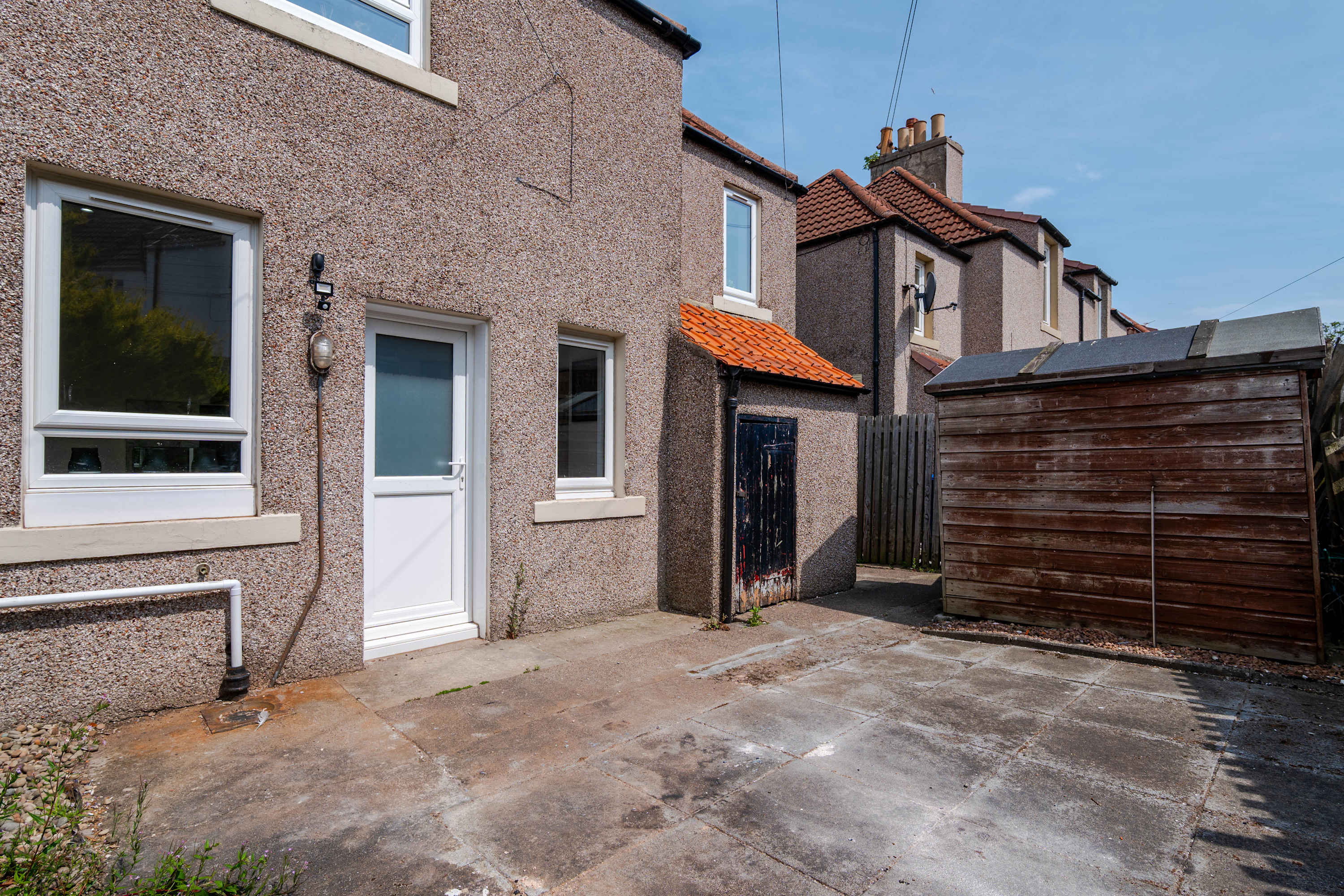 Spacious 2BR- Parking- Nr Fife Coast & Leven Beach in Chemiss Road 0 - Property image 16 - VivreStays