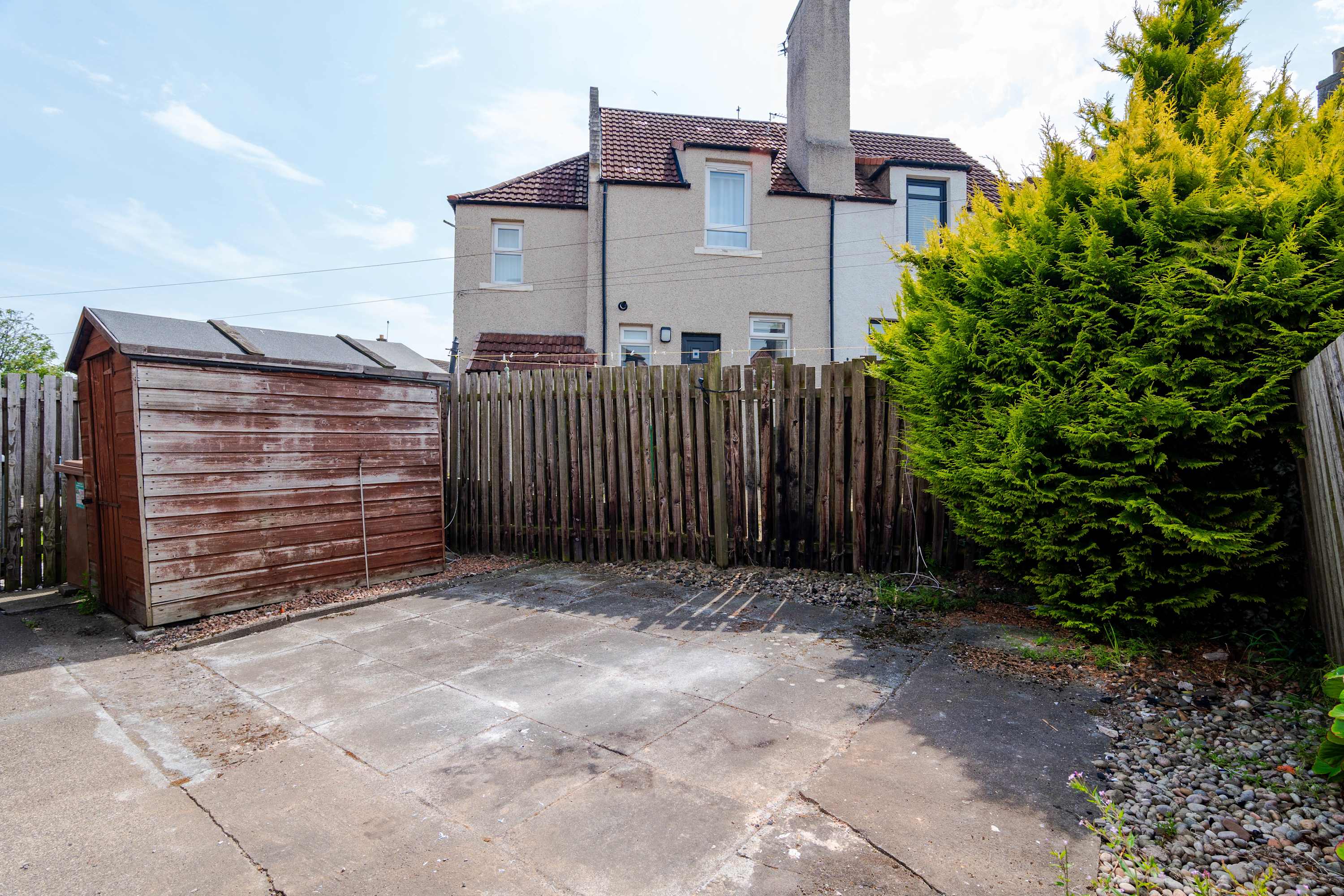 Spacious 2BR- Parking- Nr Fife Coast & Leven Beach in Chemiss Road 0 - Property image 17 - VivreStays