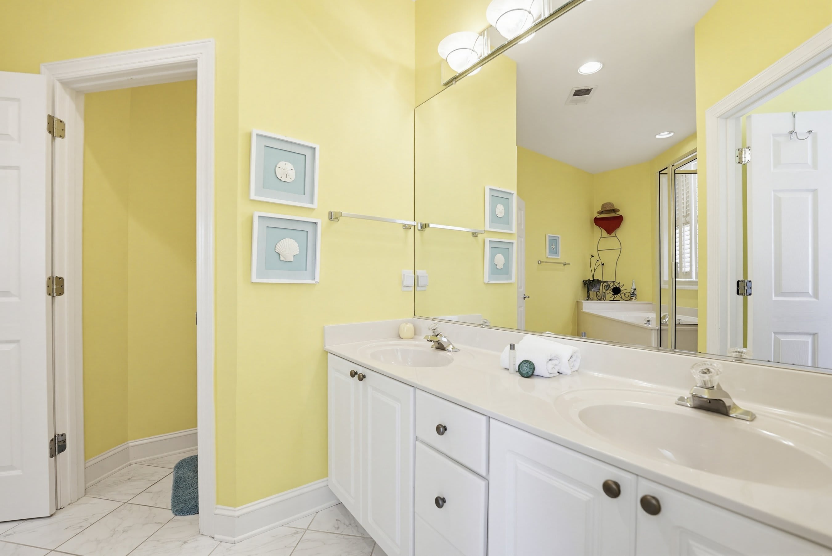 Primary En Suite Bathroom